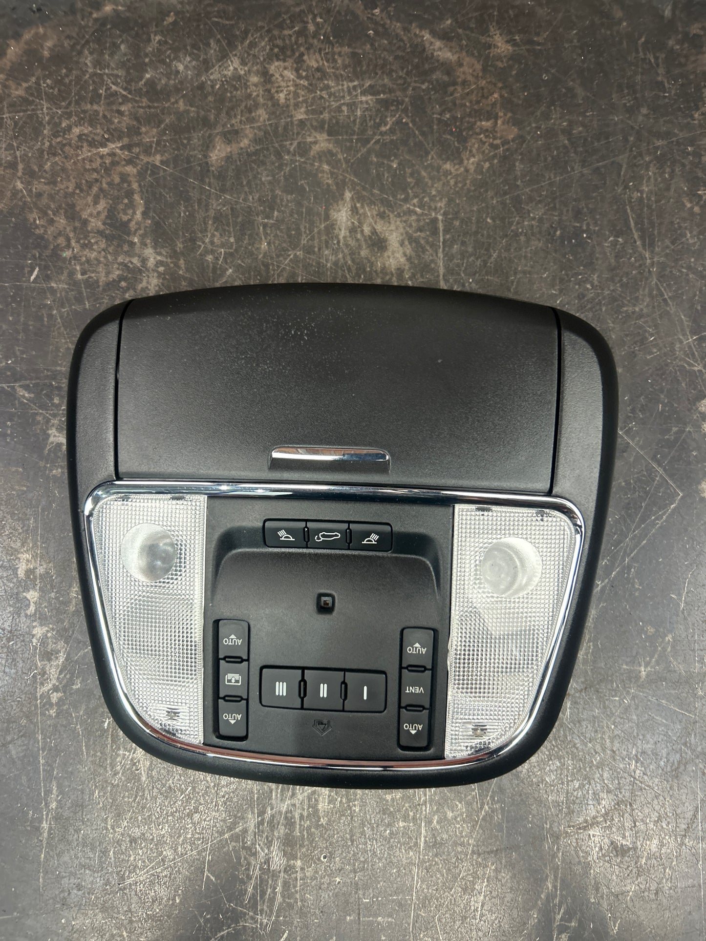 2014 - 2022 Jeep Grand Cherokee Overhead Console Dome Map Light OEM 2115256