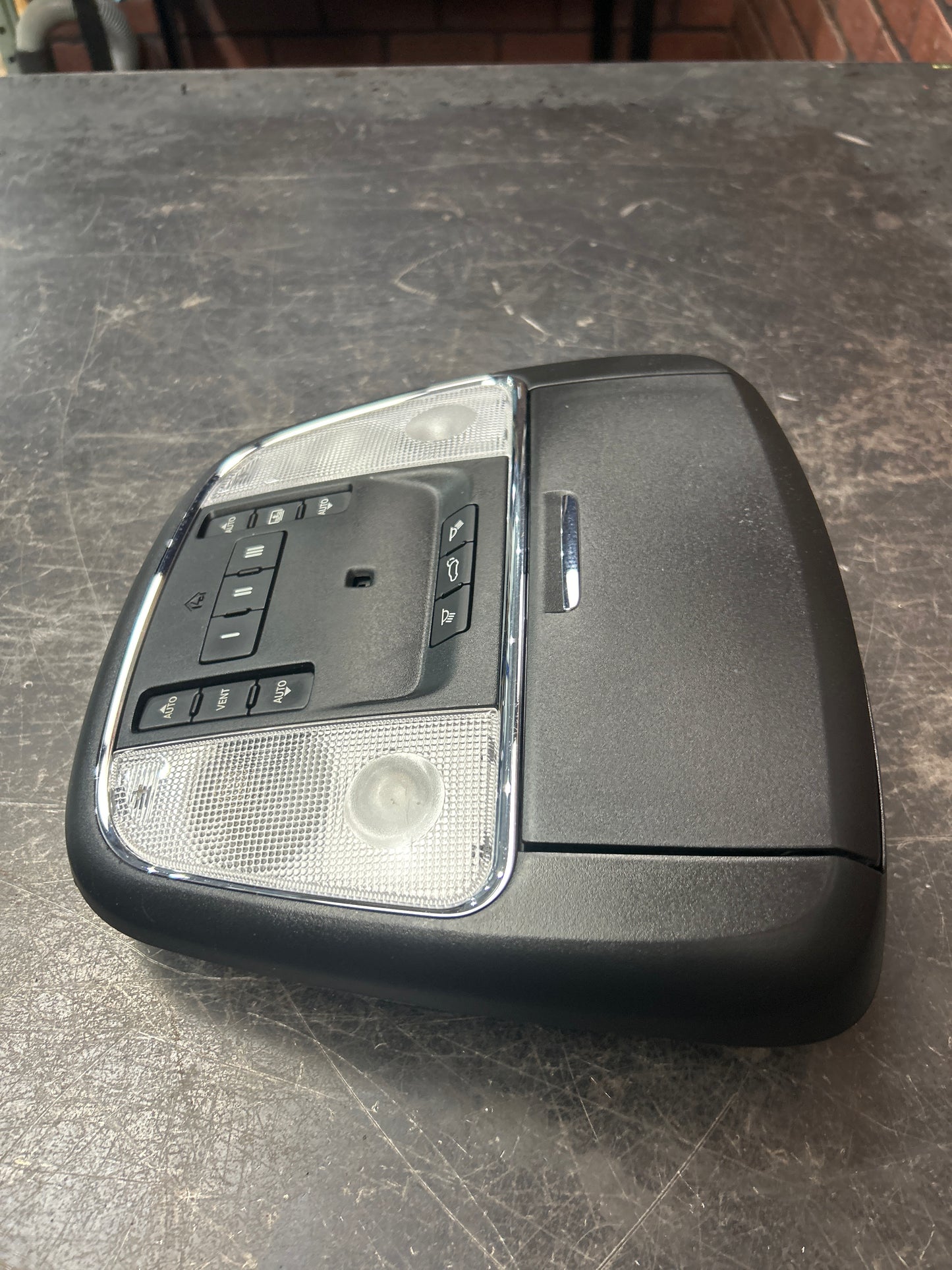2014 - 2022 Jeep Grand Cherokee Overhead Console Dome Map Light OEM 2115256