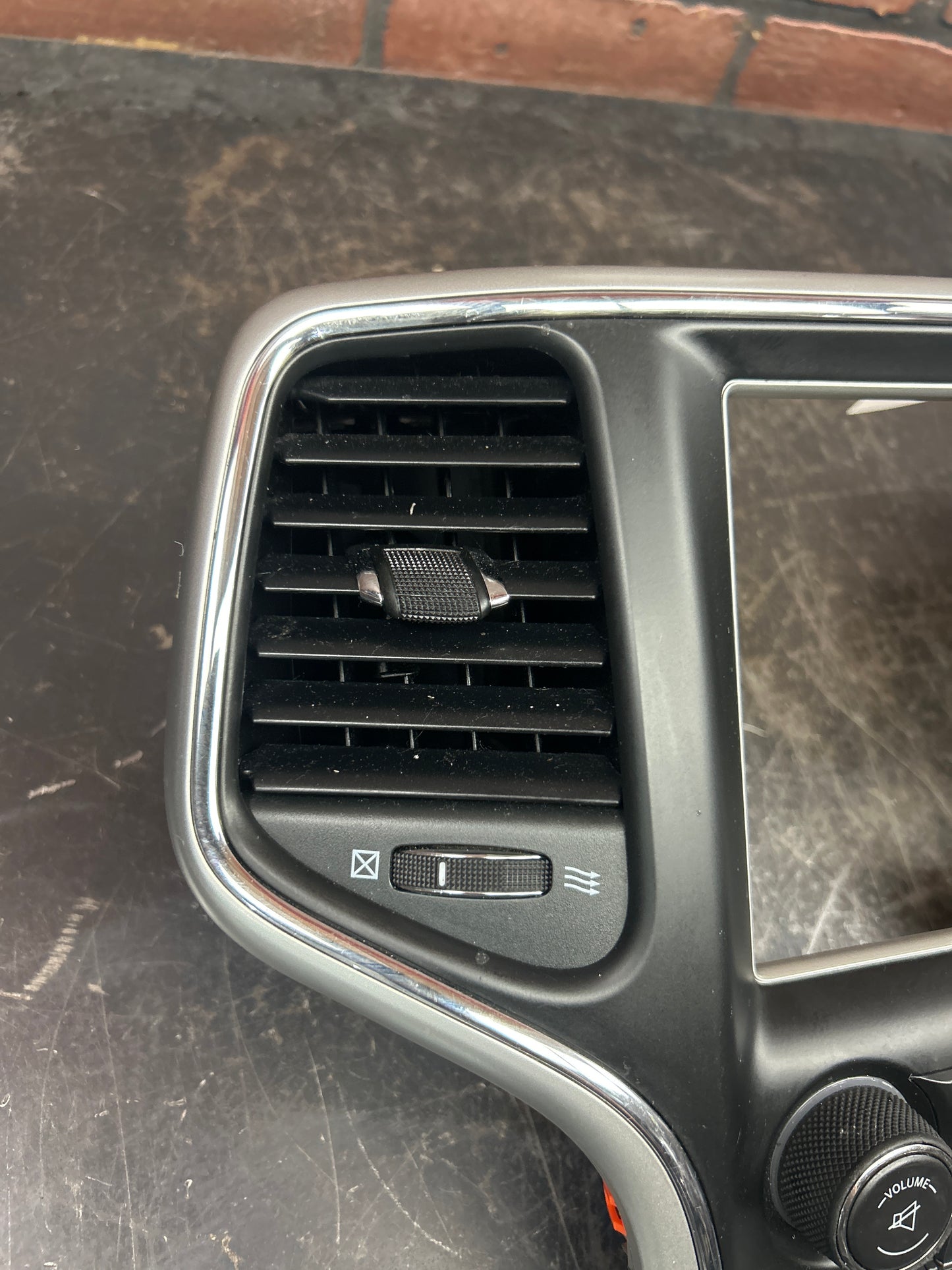 2016 JEEP GRAND CHEROKEE SRT OEM RADIO HVAC A/C CLIMATE CONTROL BEZEL