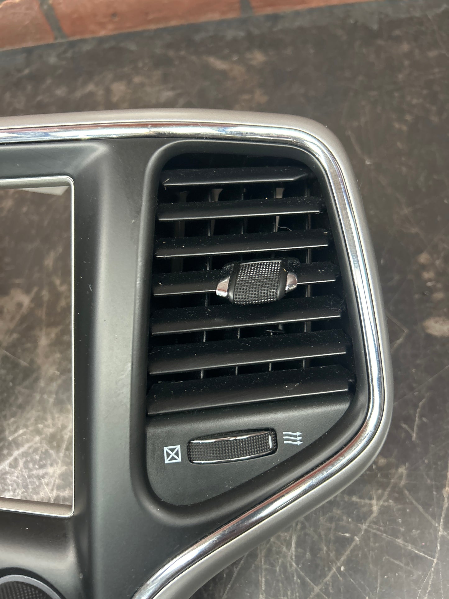 2016 JEEP GRAND CHEROKEE SRT OEM RADIO HVAC A/C CLIMATE CONTROL BEZEL