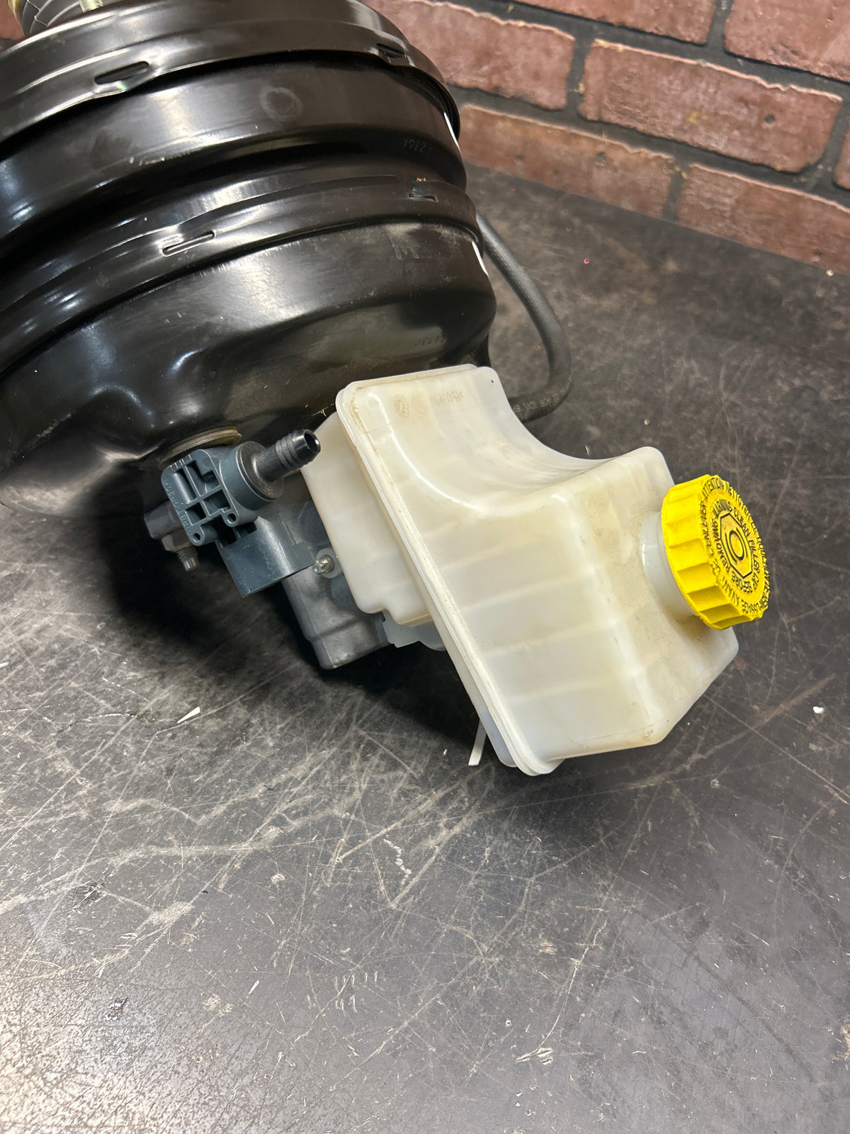 2016-2020 Dodge Challenger Charger Brake Booster Master Cylinder P04581644AI