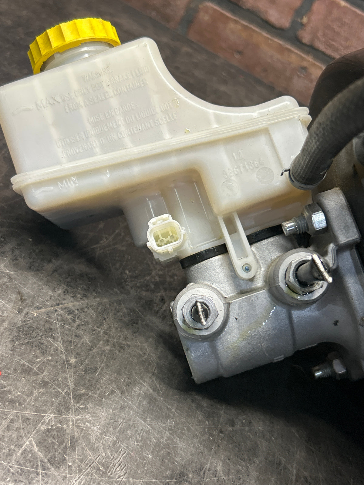 2016-2020 Dodge Challenger Charger Brake Booster Master Cylinder P04581644AI