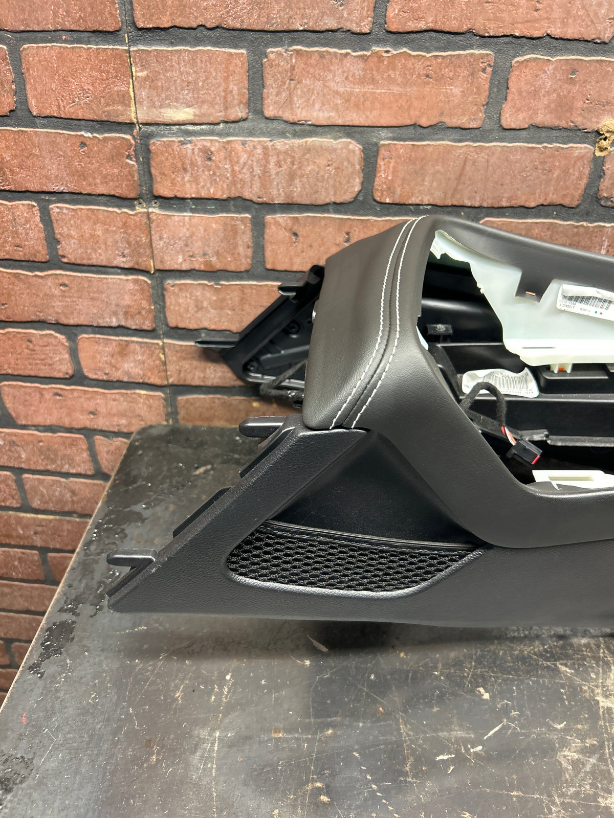 15-17 DODGE CHALLENGER SRT HELLCAT OEM BLACK LEATHER CENTER CONSOLE 5LE49YSAAG