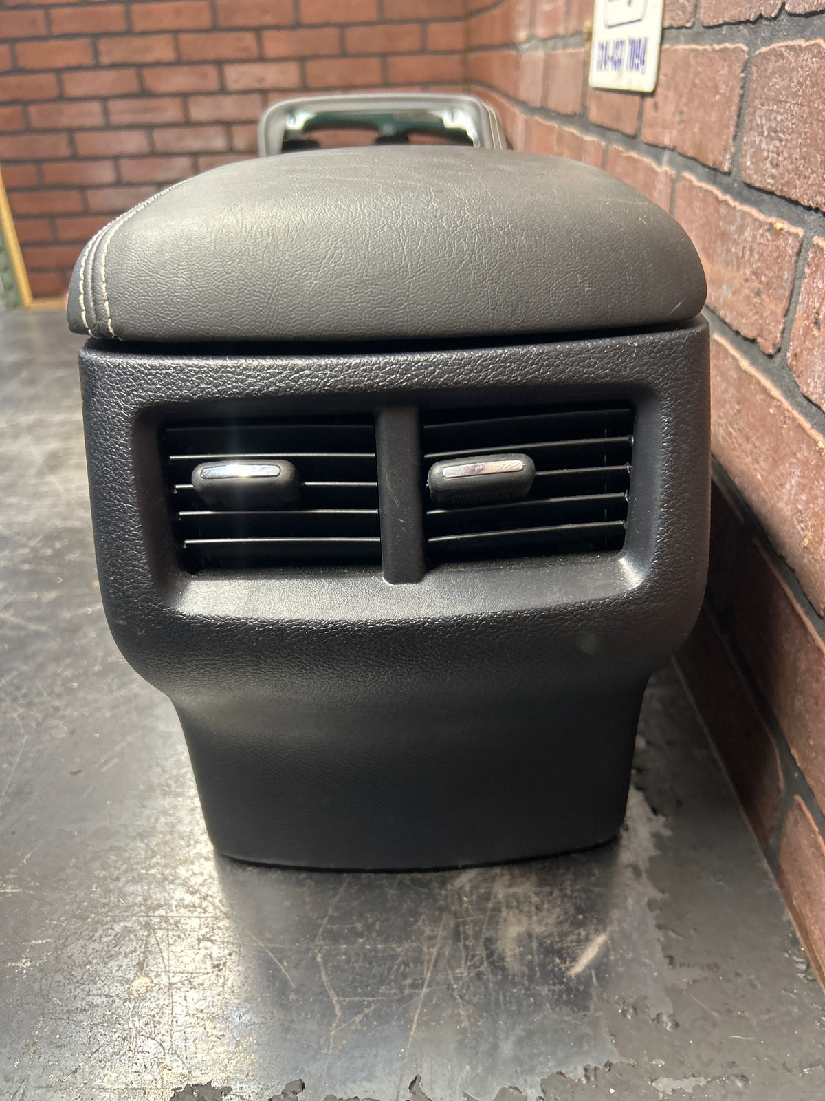 15-17 DODGE CHALLENGER SRT HELLCAT OEM BLACK LEATHER CENTER CONSOLE 5LE49YSAAG