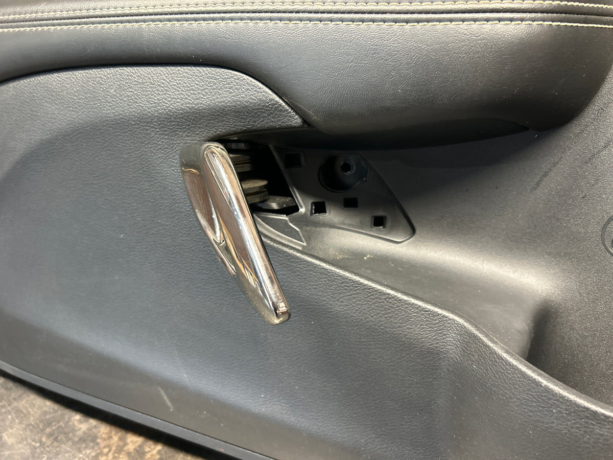 15-23 DODGE CHALLENGER HELLCAT F/LEFT INTERIOR DOOR PANEL 5SL773X9AH