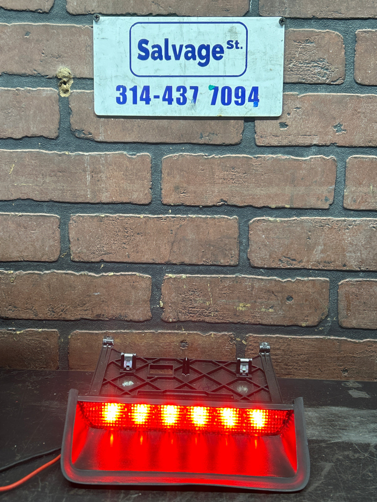 08 -23 DODGE CHALLENGER REAR 3RD BRAKE LED LIGHT LAMP HIGH MOUNT 05028782AD OEM