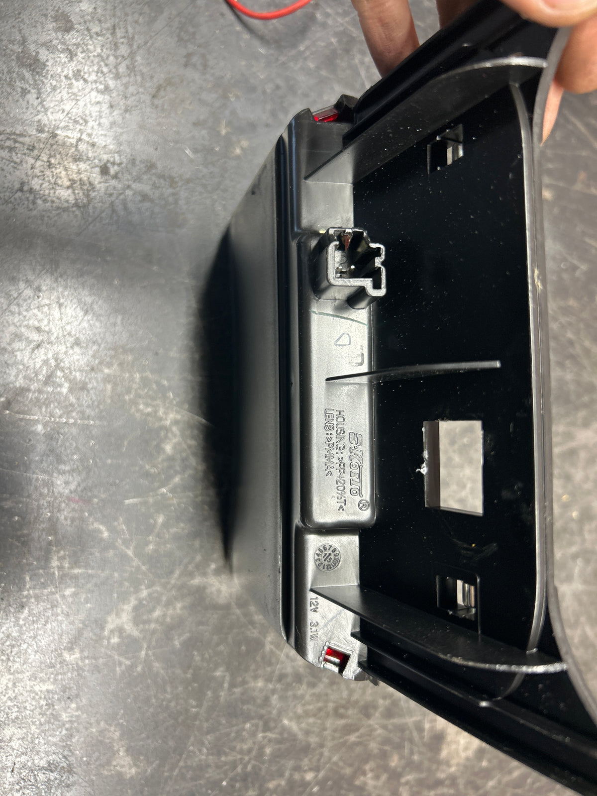 08 -23 DODGE CHALLENGER REAR 3RD BRAKE LED LIGHT LAMP HIGH MOUNT 05028782AD OEM