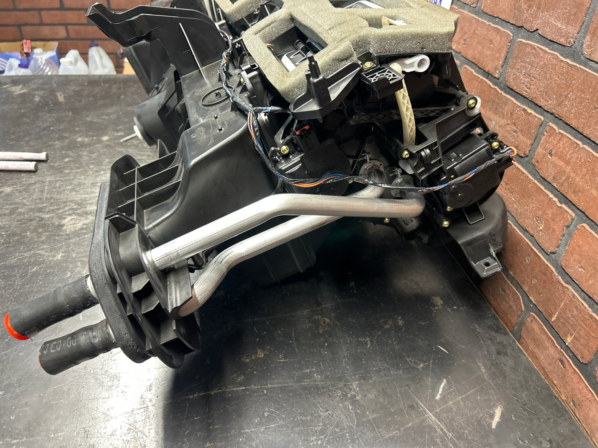 14-23 DODGE CHALLENGER HELLCAT HVAC A/C HEATER BLOWER HOUSING BOX ASSEMBLY OEM