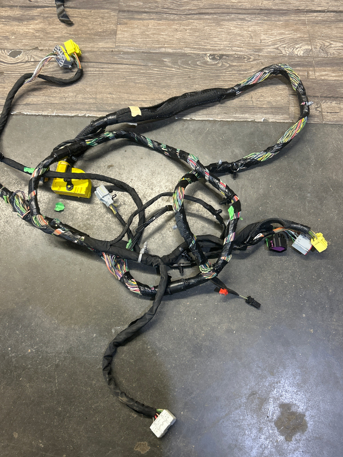 2016 Dodge Challenger R/T Hellcat 6.4L Body Wiring Harness Fuse Box 68281178AC