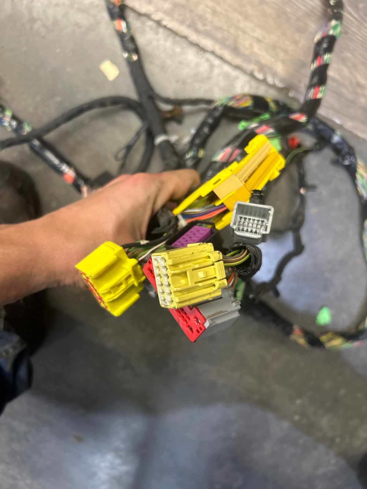 2016 Dodge Challenger R/T Hellcat 6.4L Body Wiring Harness Fuse Box 68281178AC