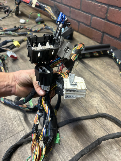 2016 Dodge Challenger R/T Hellcat 6.4L Body Wiring Harness Fuse Box 68281178AC