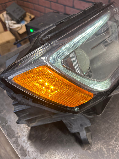 2014-2020 JEEP GRAND CHEROKEE XENON HEADLIGHT RIGHT PASSENGER  68144702AL OEM