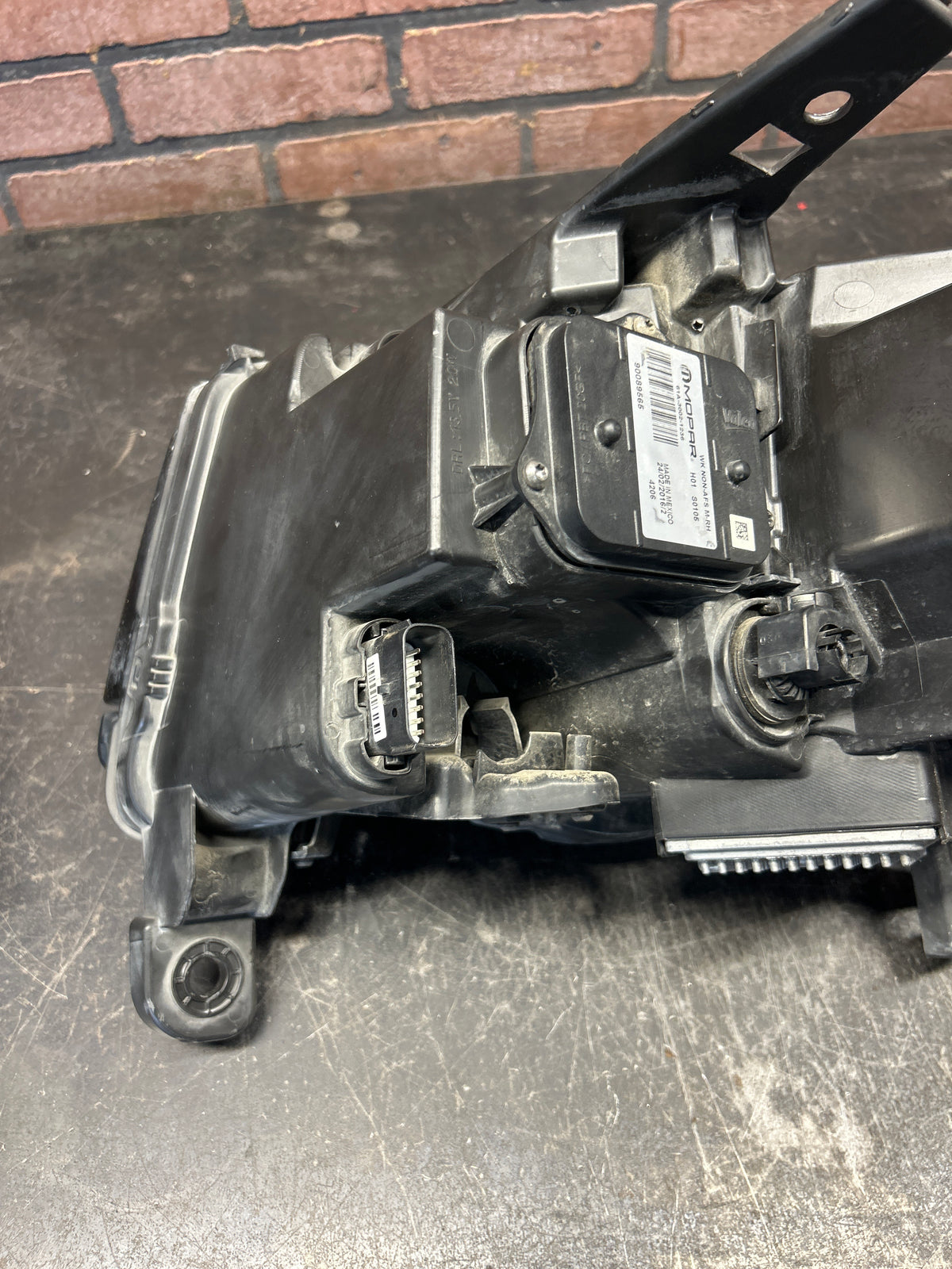 2014-2020 JEEP GRAND CHEROKEE XENON HEADLIGHT RIGHT PASSENGER  68144702AL OEM