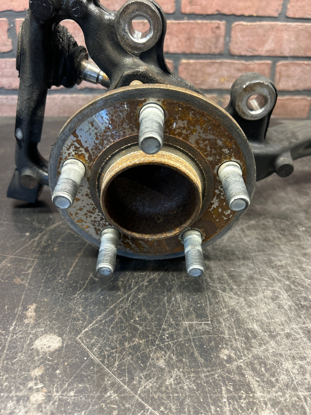 15-23 Charger/Challenger Scat Pack-Hellcat SRT Front Left Spindle Knuckle Hub