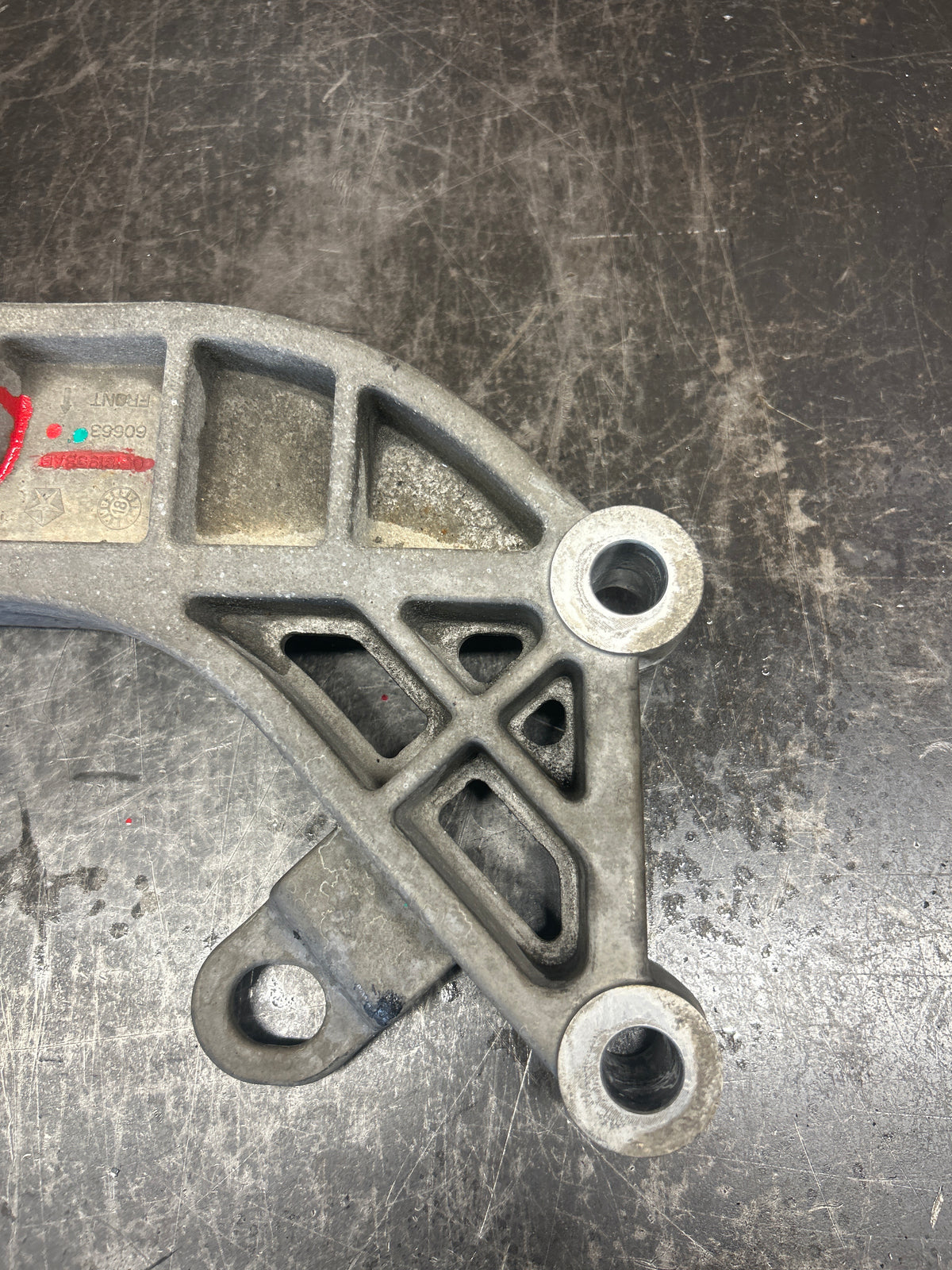 2015-2023 CHARGER/CHALLENGER/300 TRANSMISSION CROSSMEMBER CARRIER BRACE MOUNT
