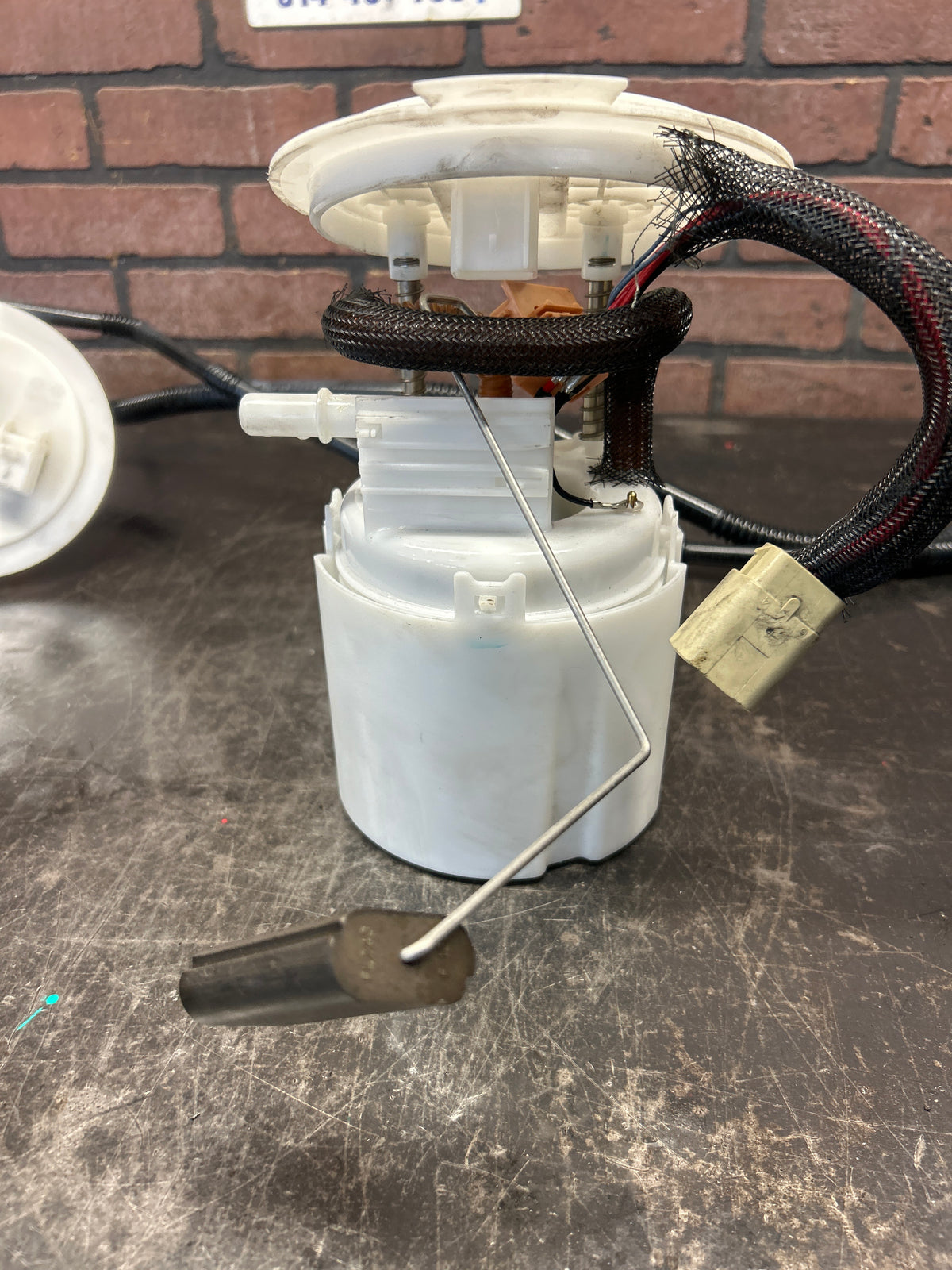2015-2023 DODGE CHARGER/CHALLENGER HELLCAT TANK MOUNTED DUAL FUEL PUMP SET OEM