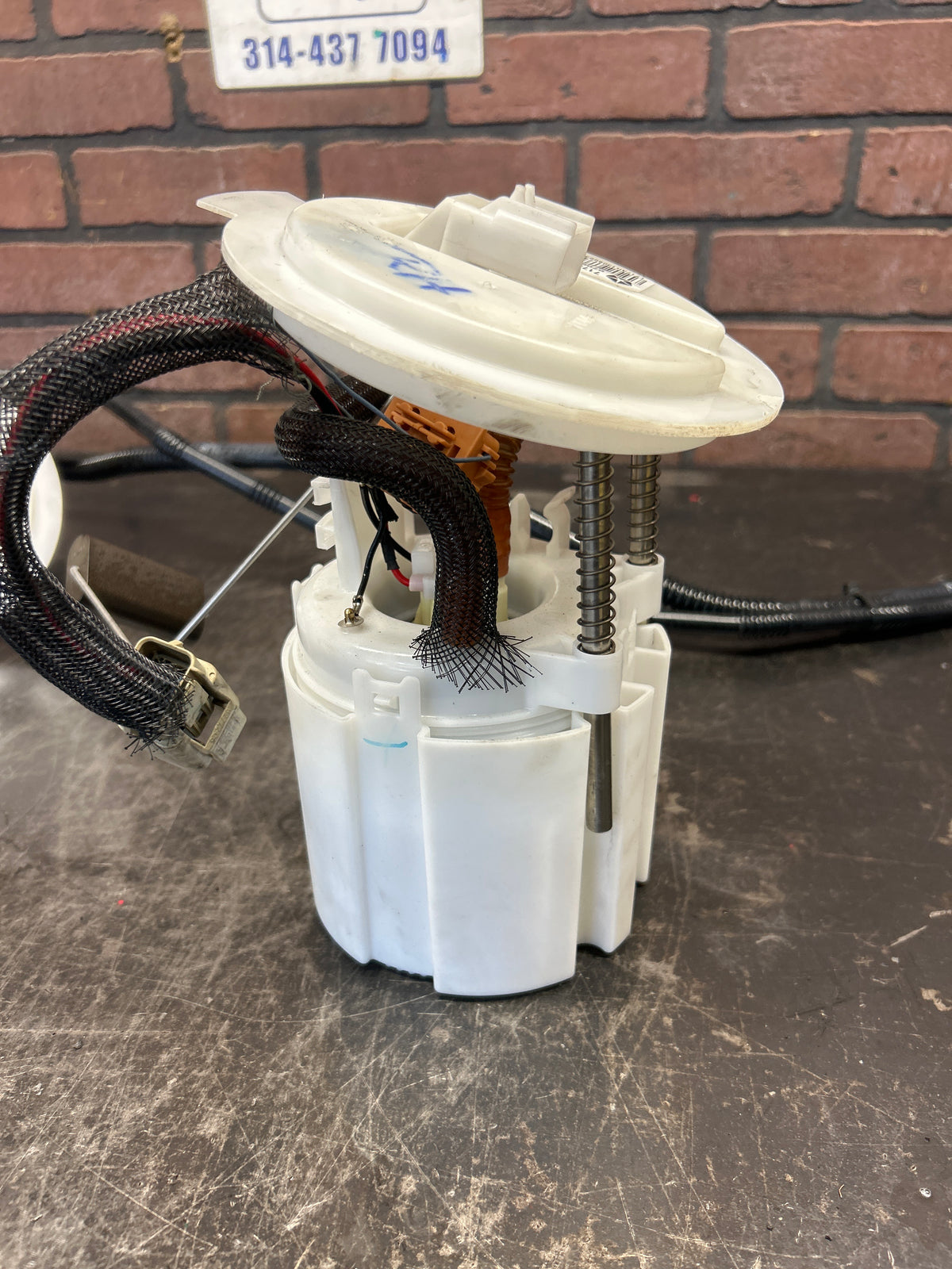 2015-2023 DODGE CHARGER/CHALLENGER HELLCAT TANK MOUNTED DUAL FUEL PUMP SET OEM