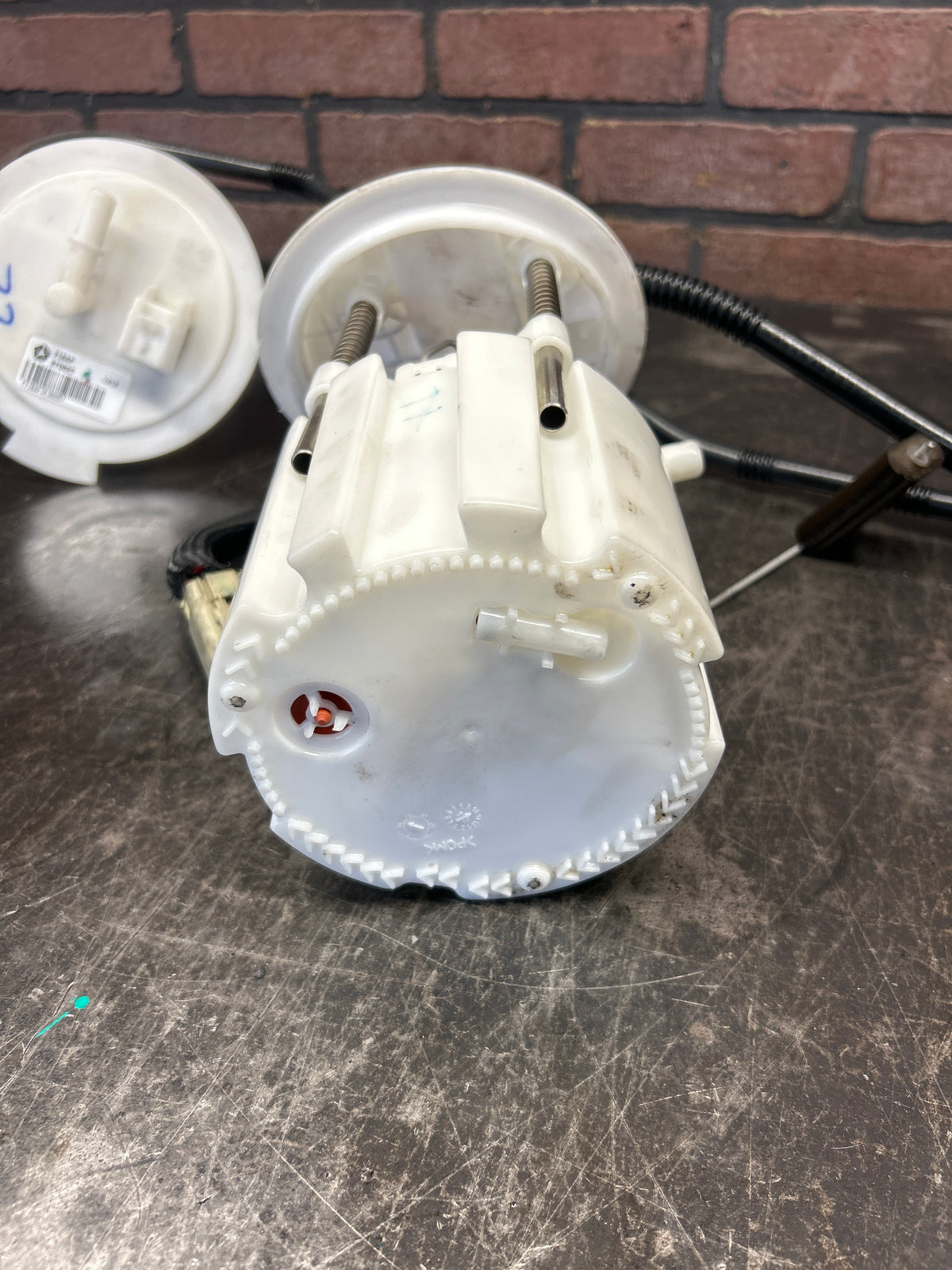 2015-2023 DODGE CHARGER/CHALLENGER HELLCAT TANK MOUNTED DUAL FUEL PUMP SET OEM