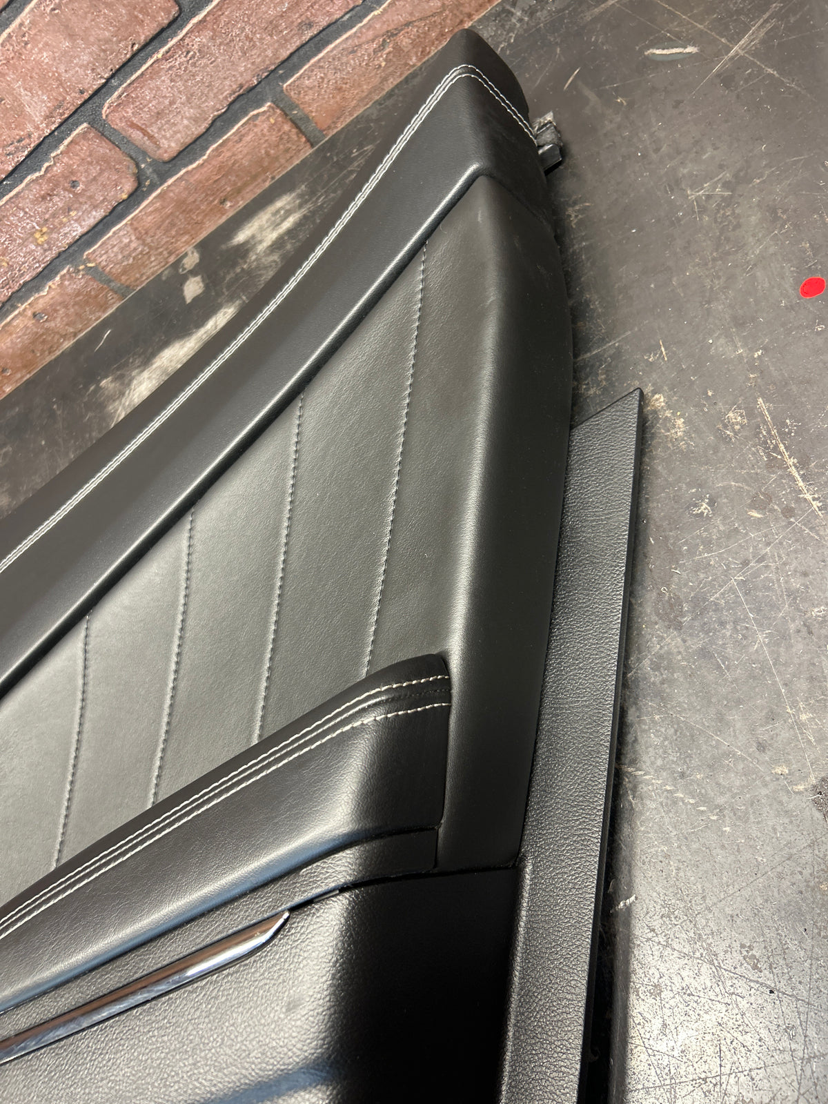 2019-2023 DODGE CHARGER HELLCAT SRT RIGHT REAR INTERIOR DOOR PANEL 6QY643X9AB