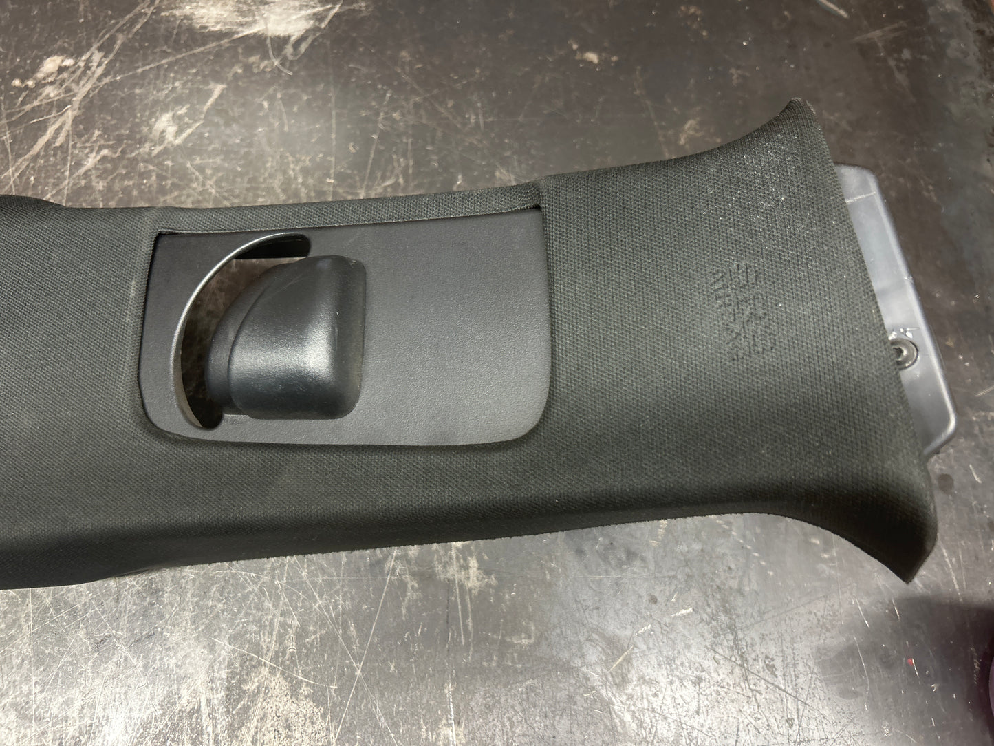 11-23 DODGE CHARGER SEDAN RIGHT CENTER B PILLAR TRIM COVER PANEL OEM