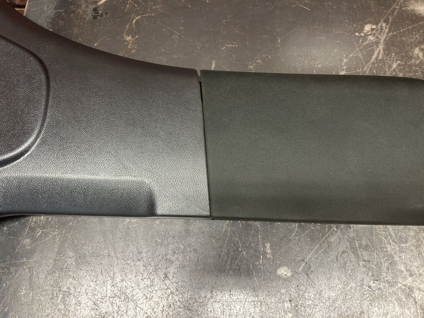 11-23 DODGE CHARGER SEDAN RIGHT CENTER B PILLAR TRIM COVER PANEL OEM