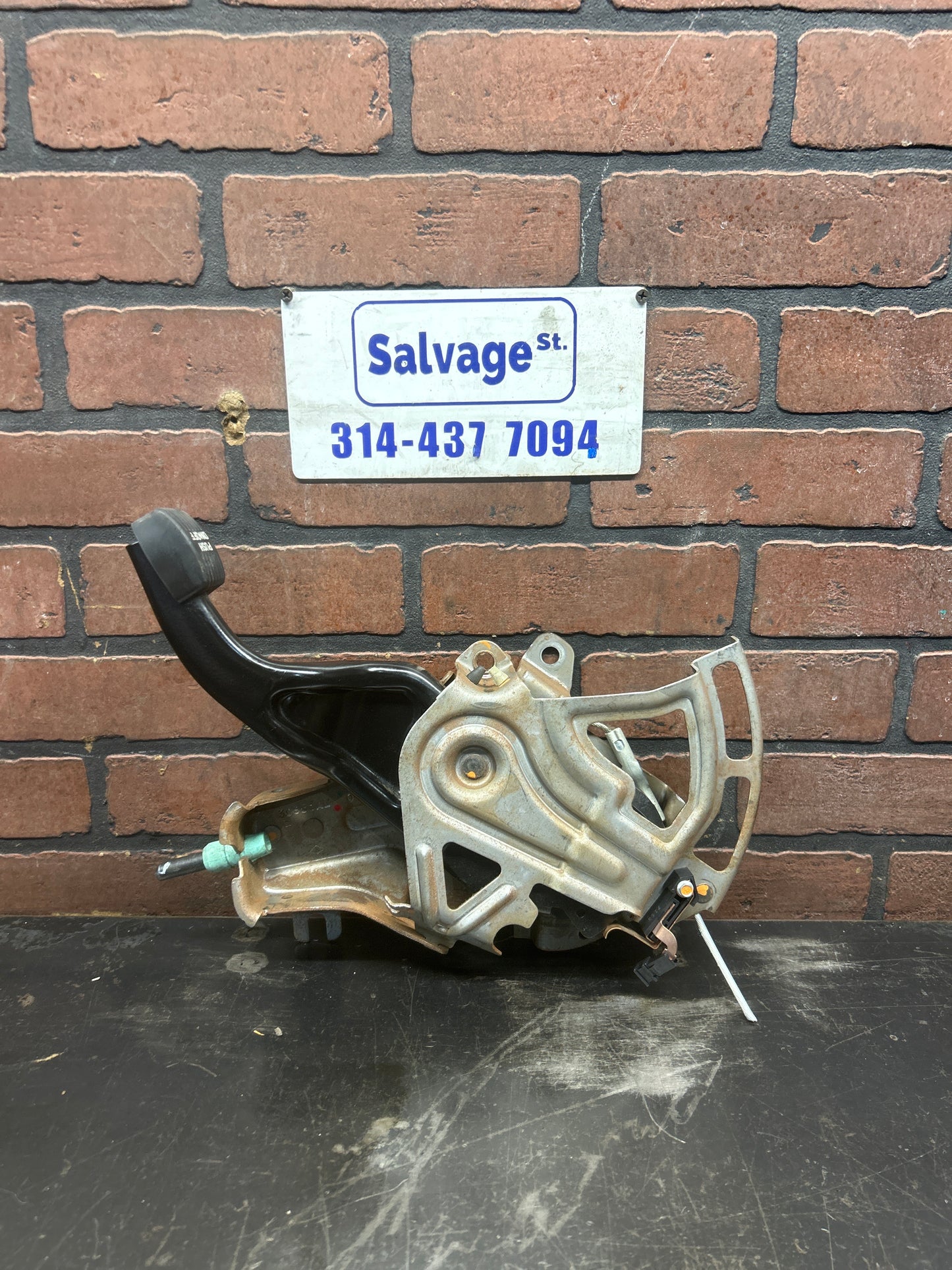 07-23 300 CHARGER CHALLENGER EMERGENCY PARKING BRAKE STOP PEDAL 04779478AI OEM