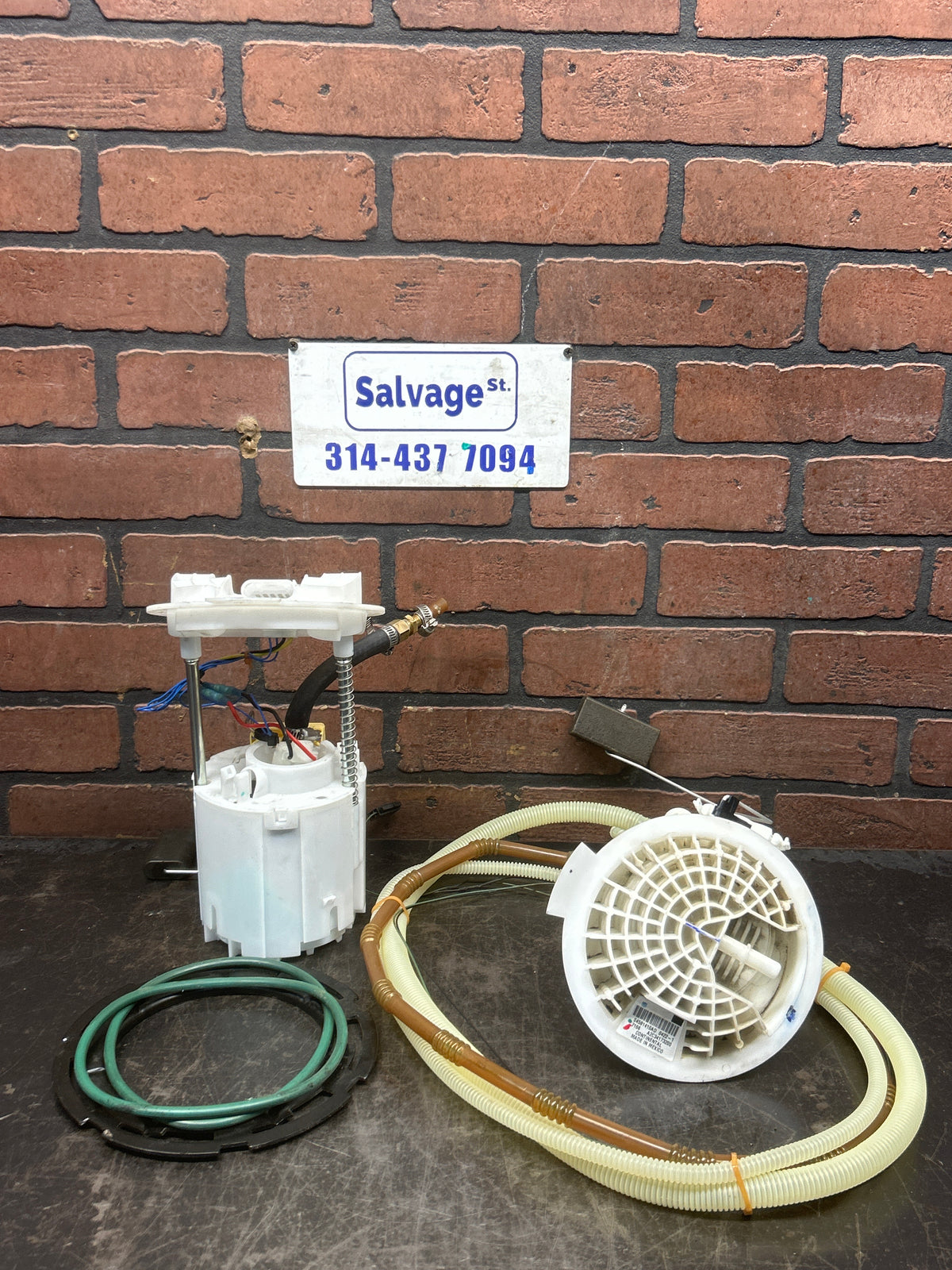 2015-2021 DODGE CHARGER SRT 6.4L V8 GASOLINE FUEL PUMP & LEVEL SENDING UNIT OEM