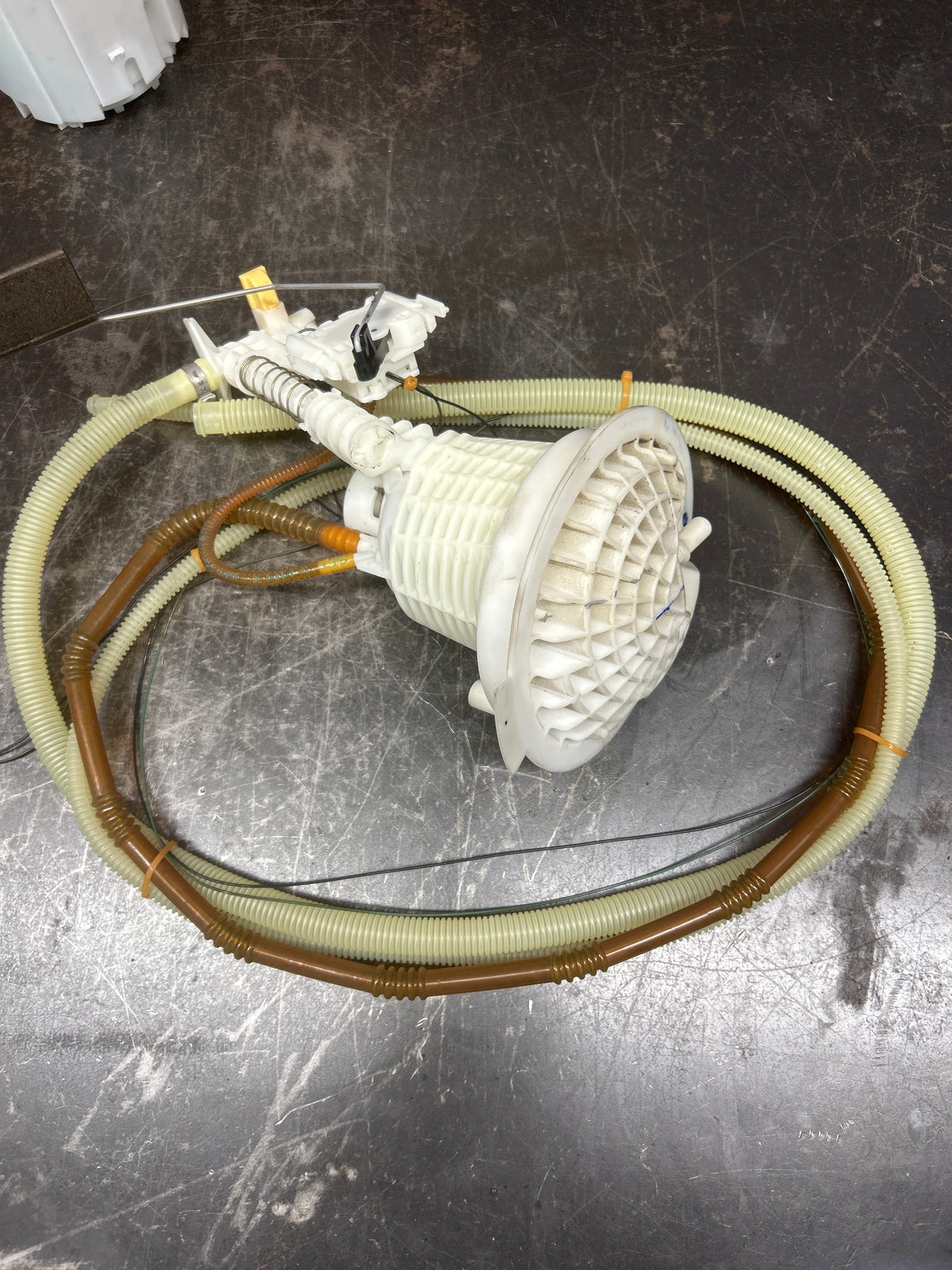 2015-2021 DODGE CHARGER SRT 6.4L V8 GASOLINE FUEL PUMP & LEVEL SENDING UNIT OEM