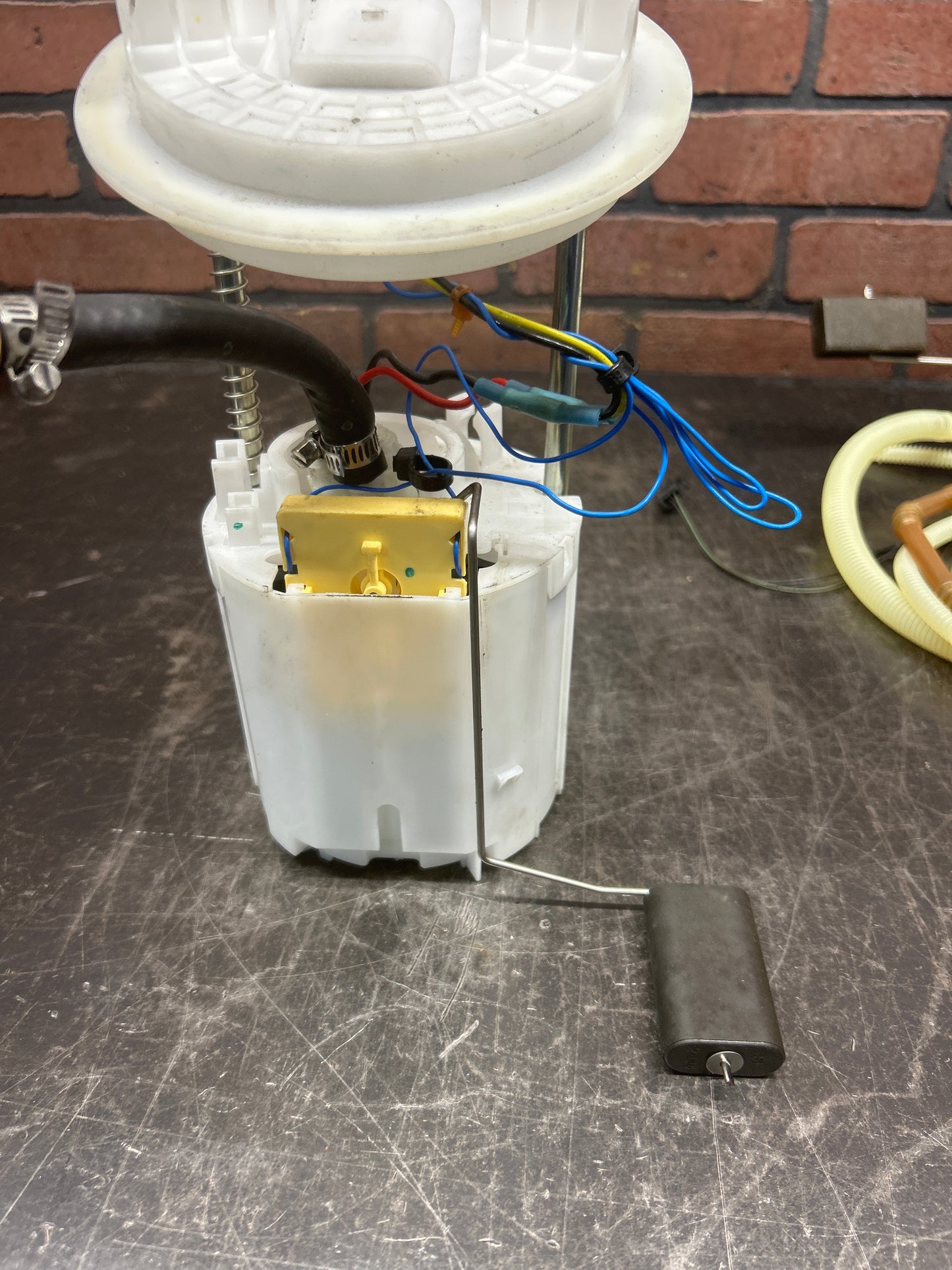 2015-2021 DODGE CHARGER SRT 6.4L V8 GASOLINE FUEL PUMP & LEVEL SENDING UNIT OEM