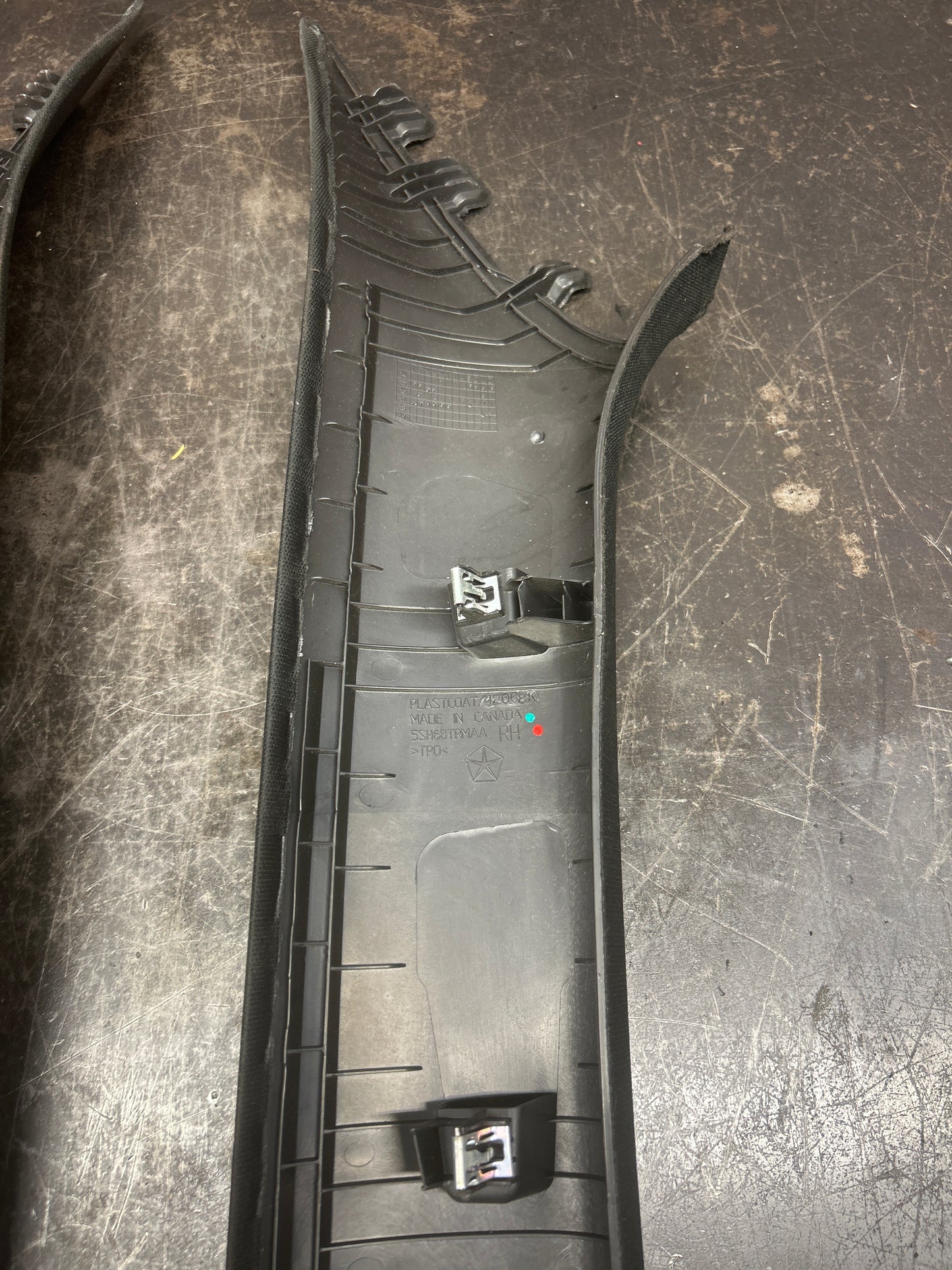 15-23 DODGE CHARGER FRONT RIGHT LEFT PAIR A PILLAR TRIM 5SH68TRMAA 5SH69TRMAA