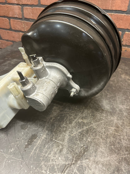 14-23 DODGE CHARGER / 300 POWER BRAKE BOOSTER & RESERVOIR W/ MASTER CYLINDER