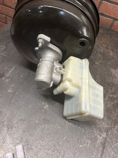 14-23 DODGE CHARGER / 300 POWER BRAKE BOOSTER & RESERVOIR W/ MASTER CYLINDER