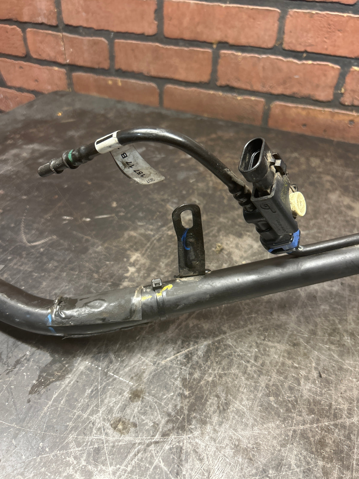 11-19 Dodge Charger Fuel Tank Filler Neck Tube Purge Sensor Assembly 68083928AB