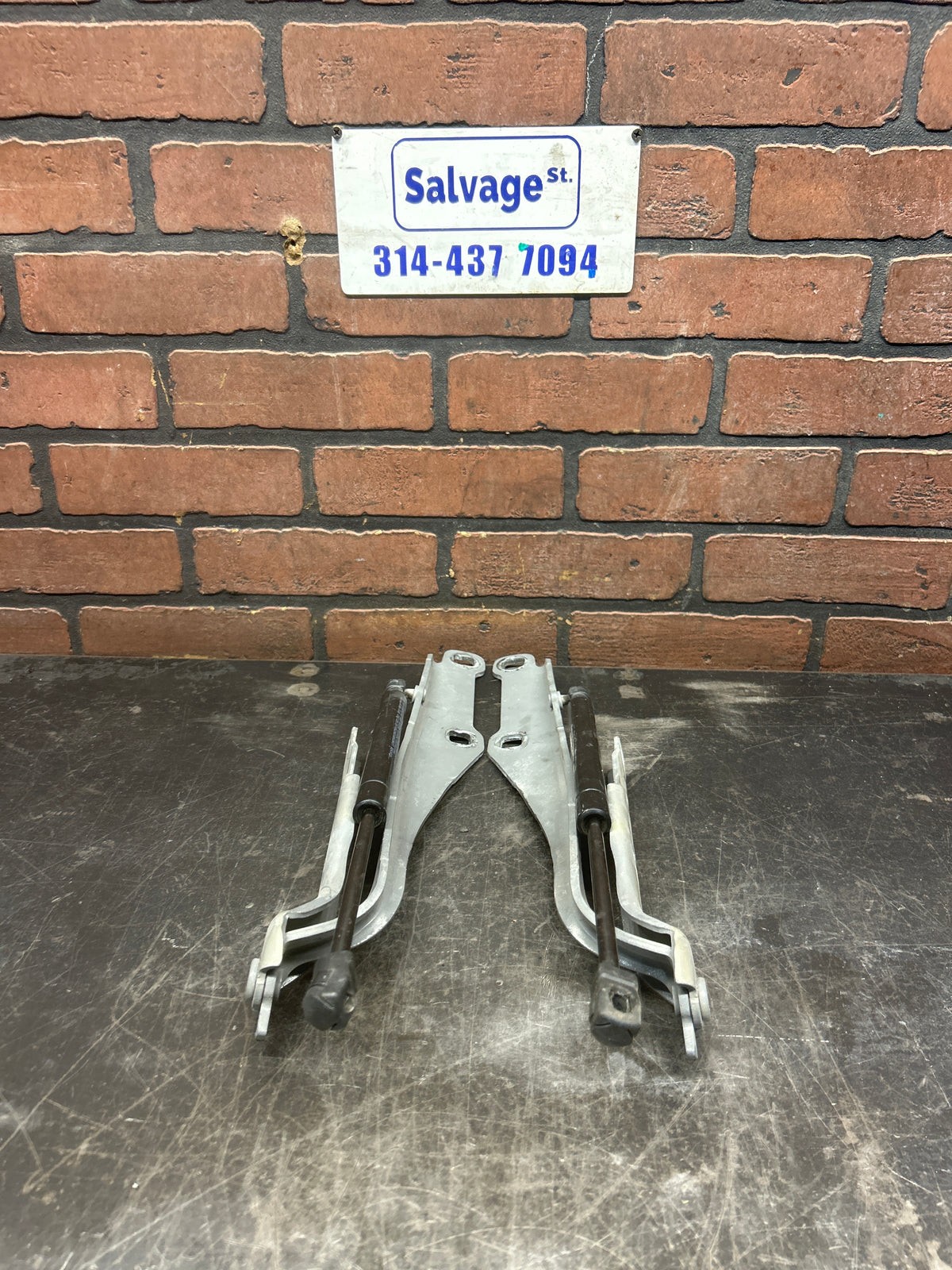 11-23 DODGE CHARGER CHRYSLER 300 FRONT HOOD SUPPORT HINGE BRACKET SET