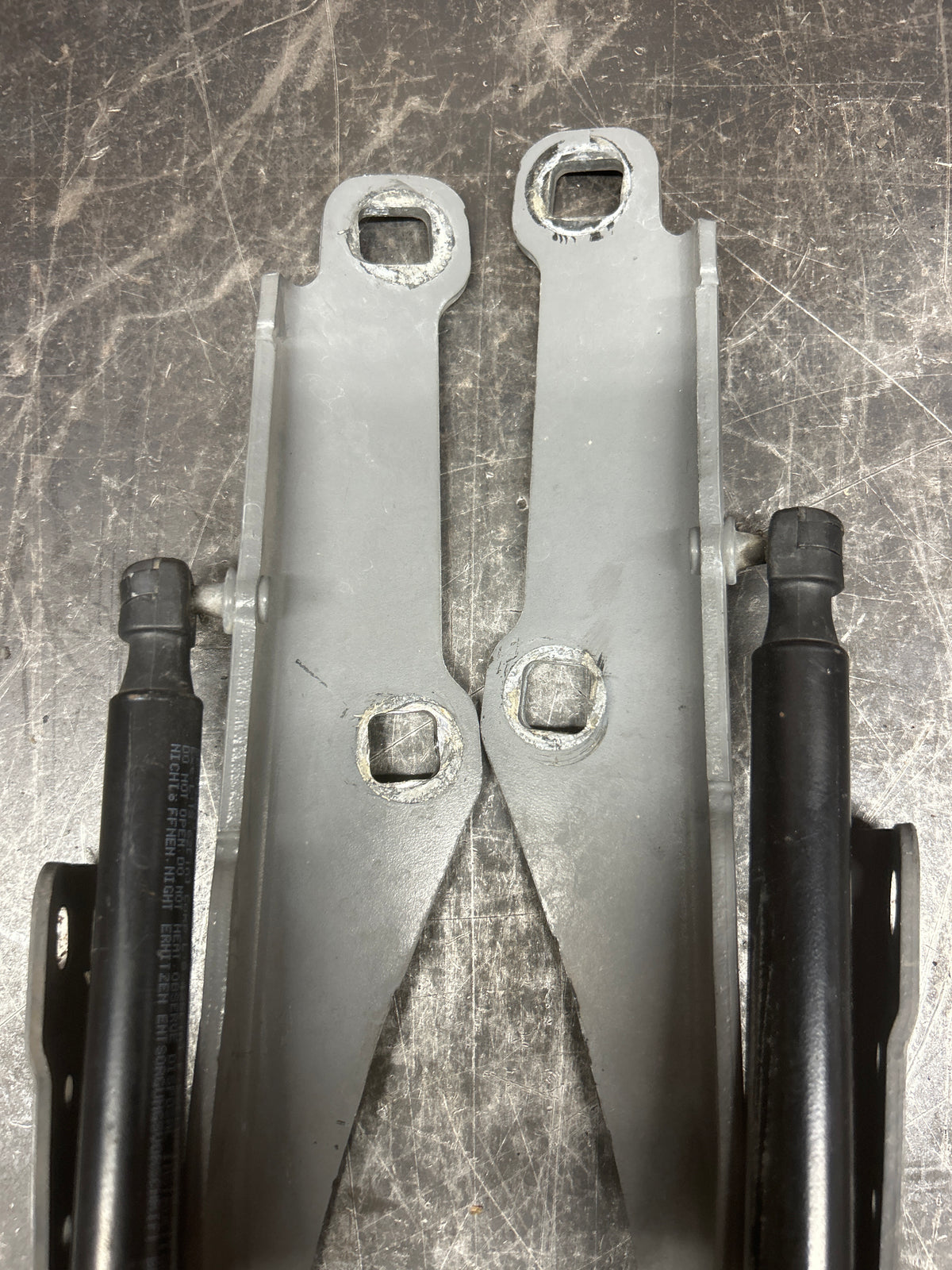 11-23 DODGE CHARGER CHRYSLER 300 FRONT HOOD SUPPORT HINGE BRACKET SET