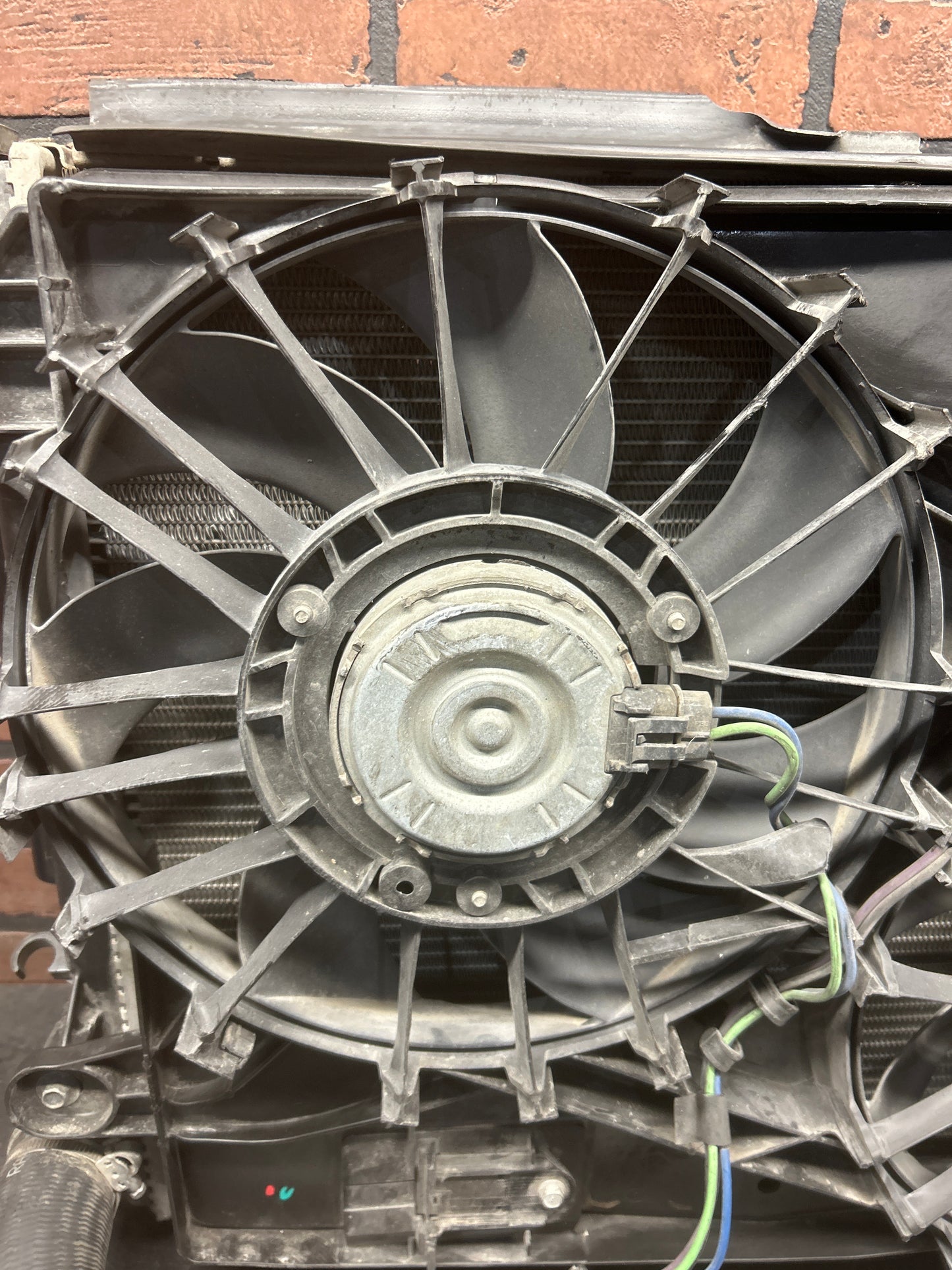12-23 Charger Scat Pack 6.4L Engine Radiator AC Condenser Fan Assembly OEM
