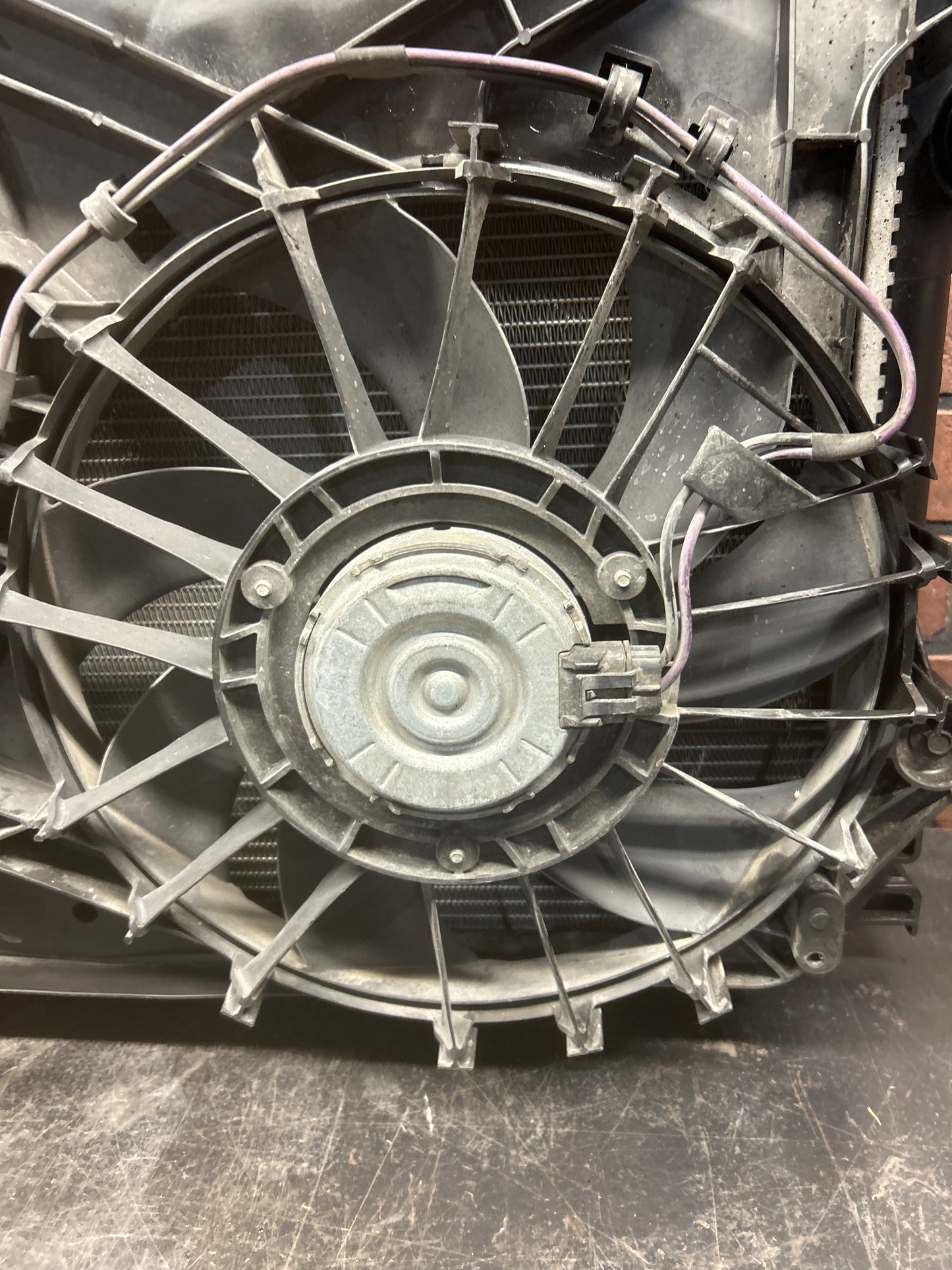 12-23 Charger Scat Pack 6.4L Engine Radiator AC Condenser Fan Assembly OEM