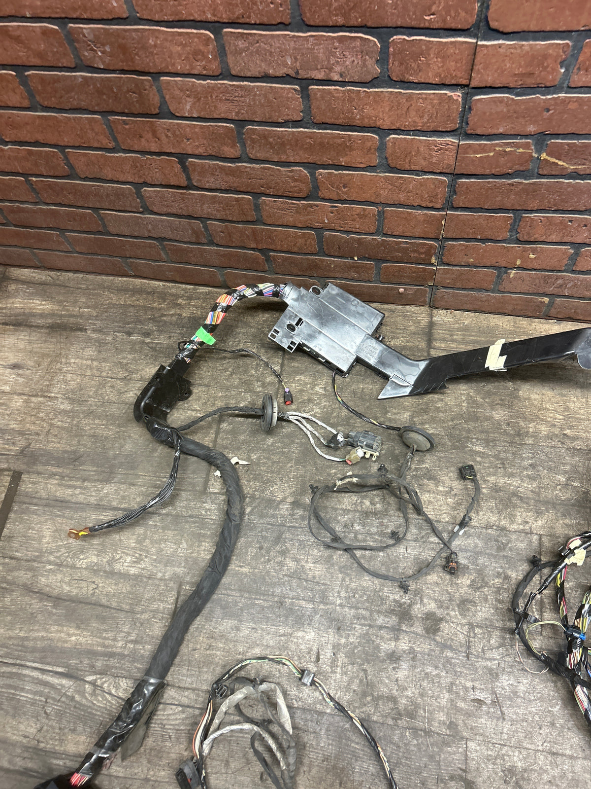 2017 Dodge Charger ScatPack Body Wiring Harness & Trunk Fuse Box 68304981AF OEM