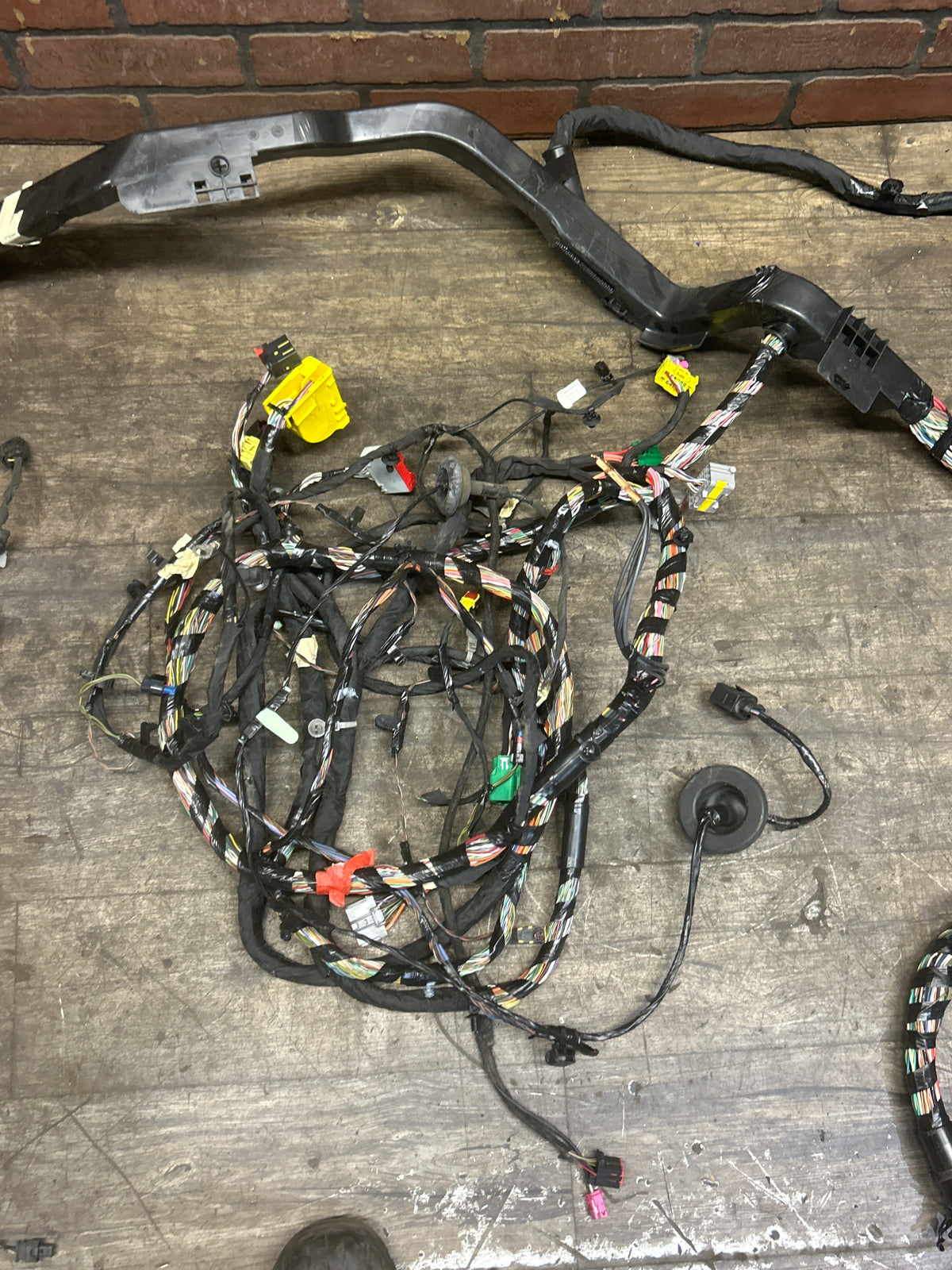 2017 Dodge Charger ScatPack Body Wiring Harness & Trunk Fuse Box 68304981AF OEM