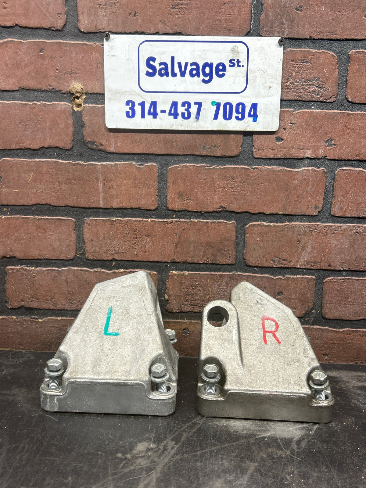 2012-2023 DODGE CHARGER/CHALLENGER SRT HELLCAT ENGINE LH & RH MOUNT BRACKETS OEM