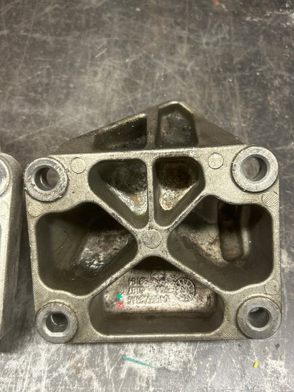 2012-2023 DODGE CHARGER/CHALLENGER SRT HELLCAT ENGINE LH & RH MOUNT BRACKETS OEM