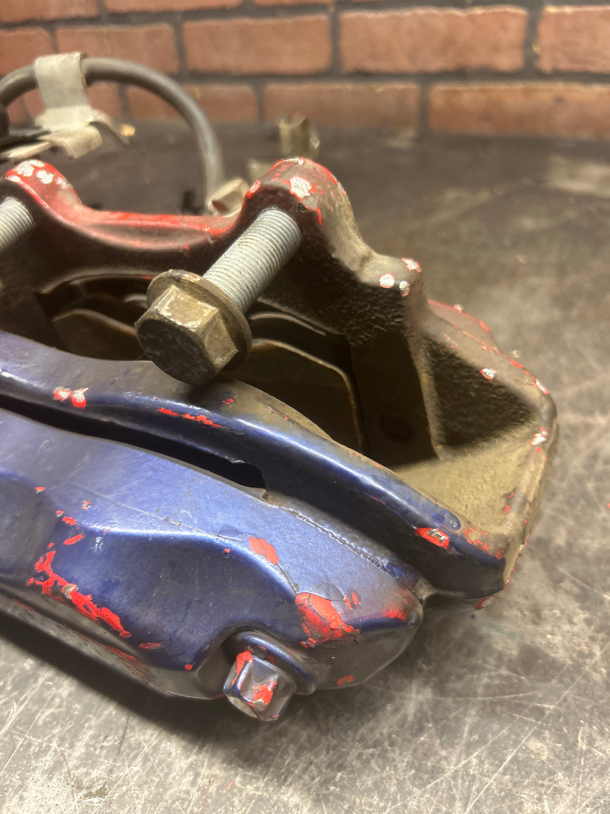 2011-2014 DODGE CHALLENGER/CHARGER FRONT RIGHT SIDE BREMBO BRAKE CALIPER OEM