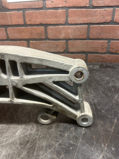 15-23 Dodge Charger/Challenger/300 Auto RWD Tranny Cross-Member Bracket OEM