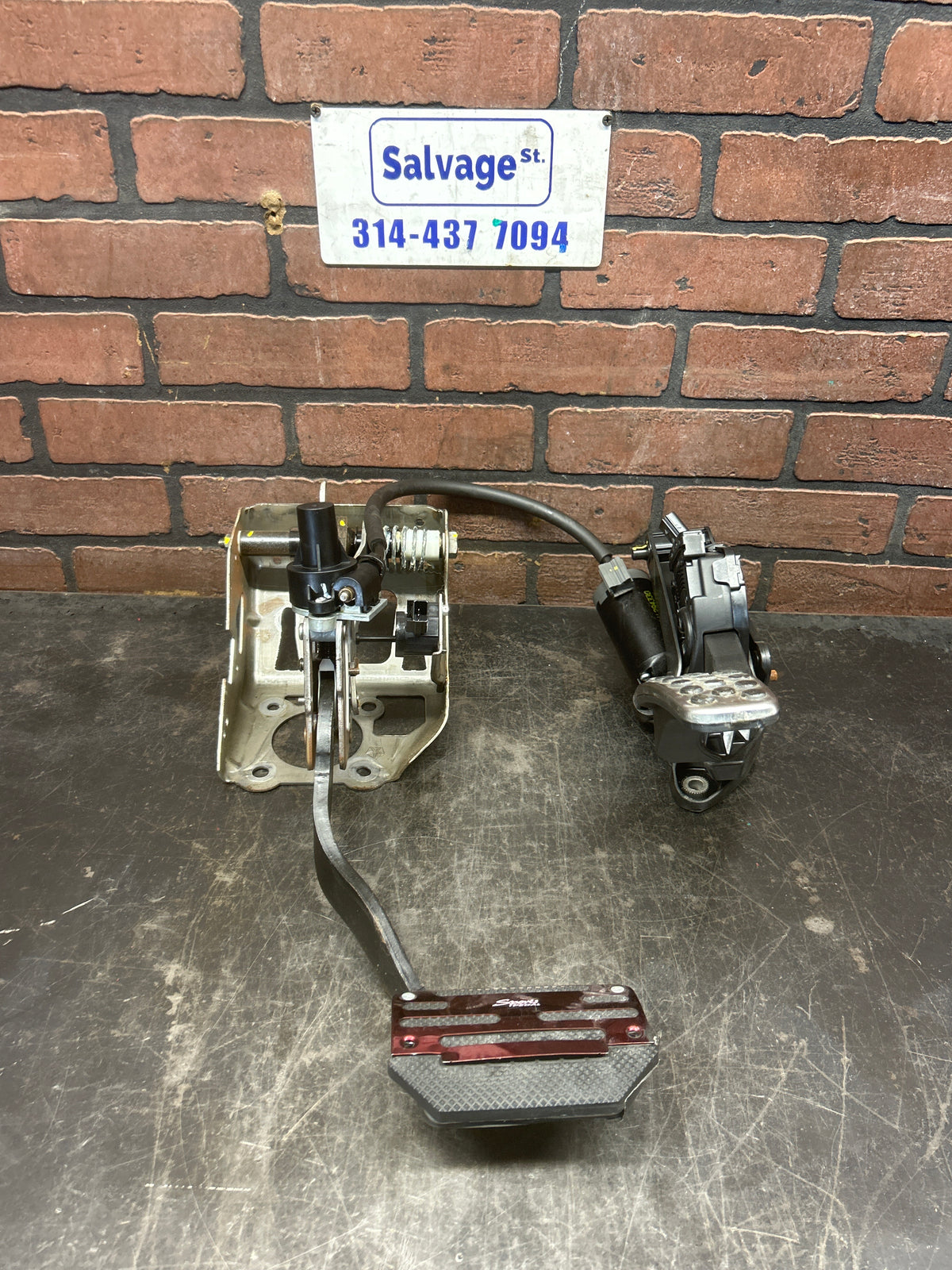 12-23 Chrysler 300/Charger SRT8 Power Adjustable Brake Pedal & Gas Pedal OEM
