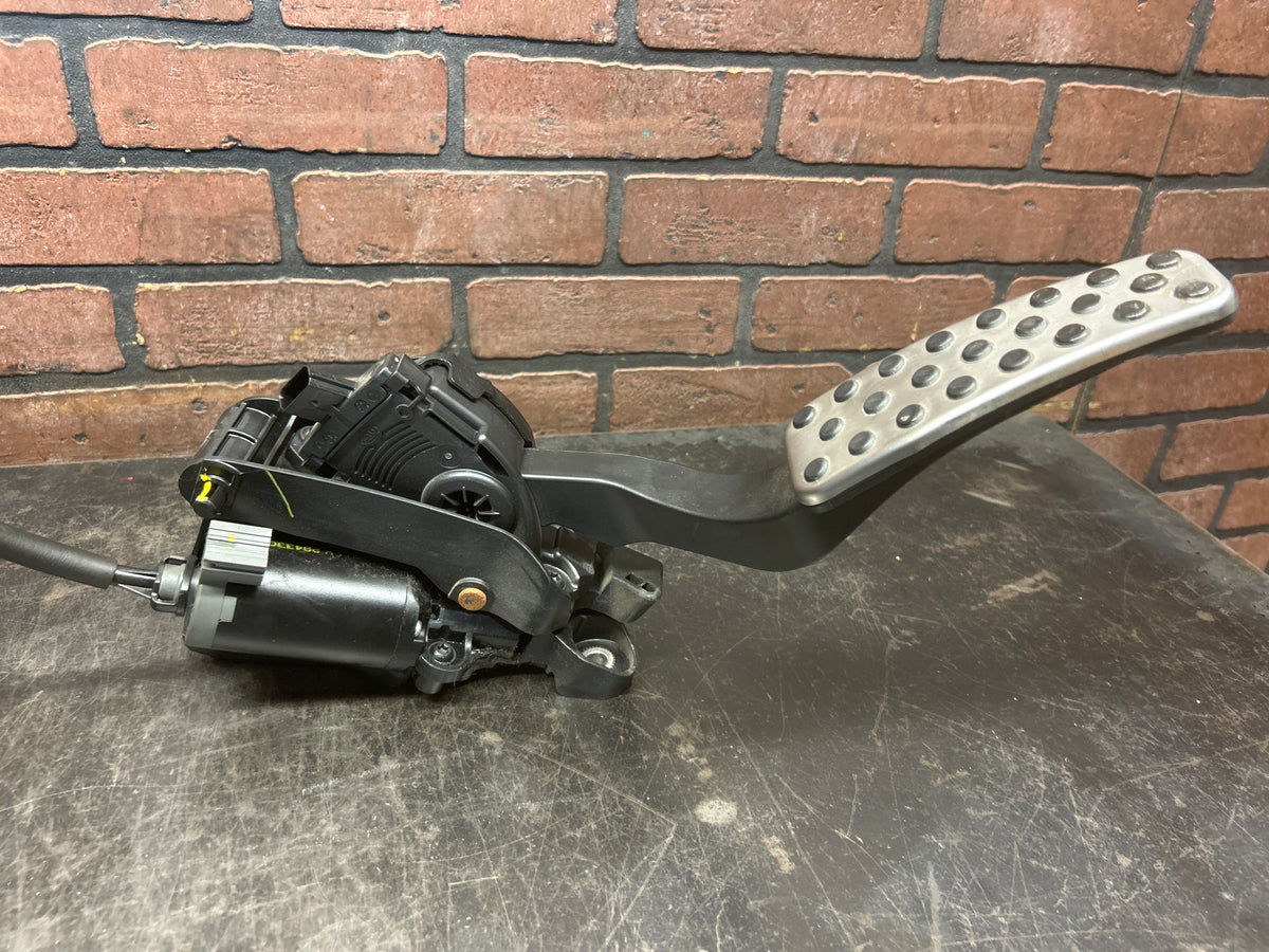 12-23 Chrysler 300/Charger SRT8 Power Adjustable Brake Pedal & Gas Pedal OEM