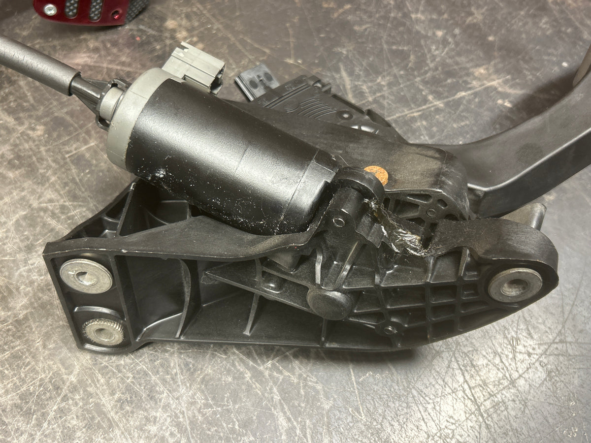 12-23 Chrysler 300/Charger SRT8 Power Adjustable Brake Pedal & Gas Pedal OEM
