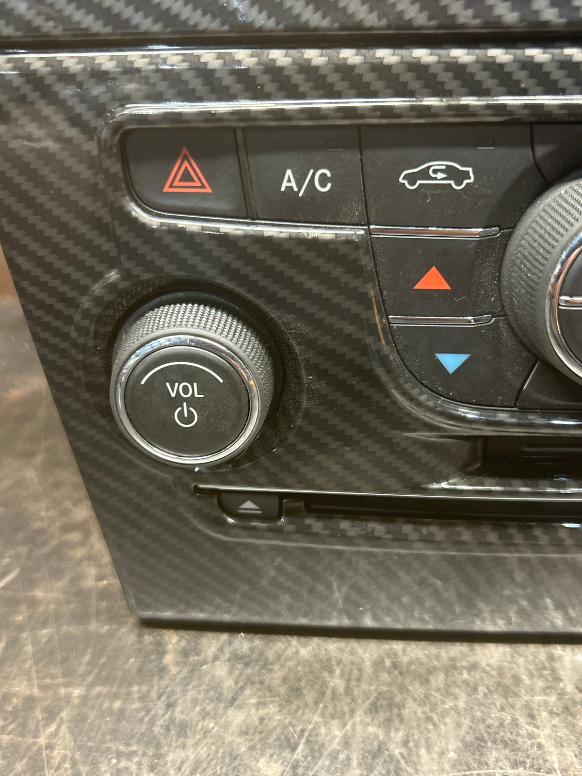 11-14 CHRYSLER 300 SRT8 Carbon Navigation Radio 8.4 Display Screen W/AC Controls