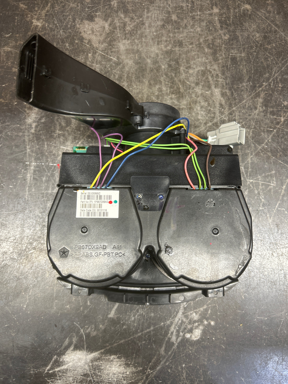 2011-2014 Dodge Charger/Chrysler 300C Heated & Cooled Cup Holder Bezel Black OEM