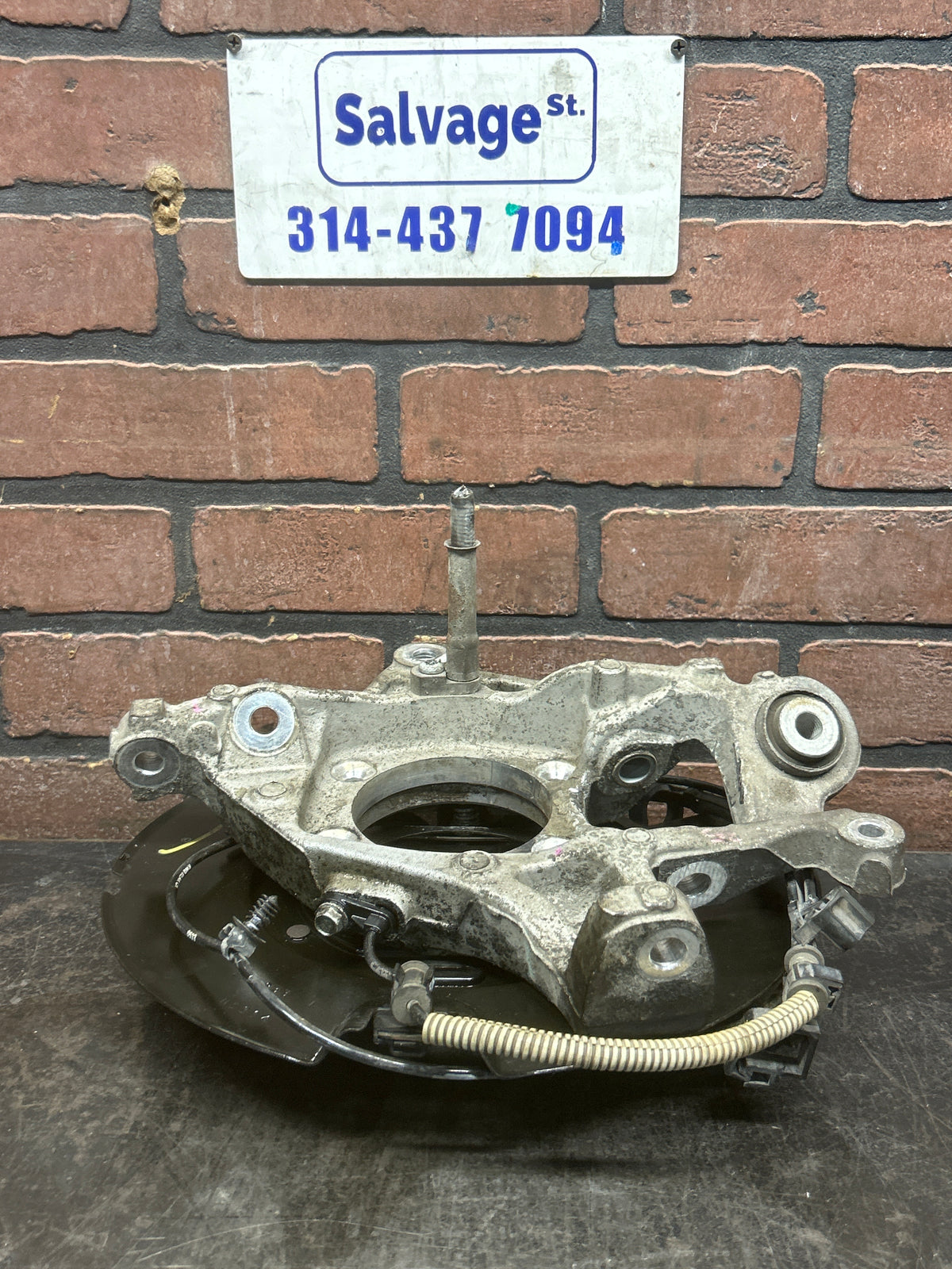 11-23 Dodge Charger/Challenger/300 SRT Right-Rear Spindle Knuckle OEM 04854463AE