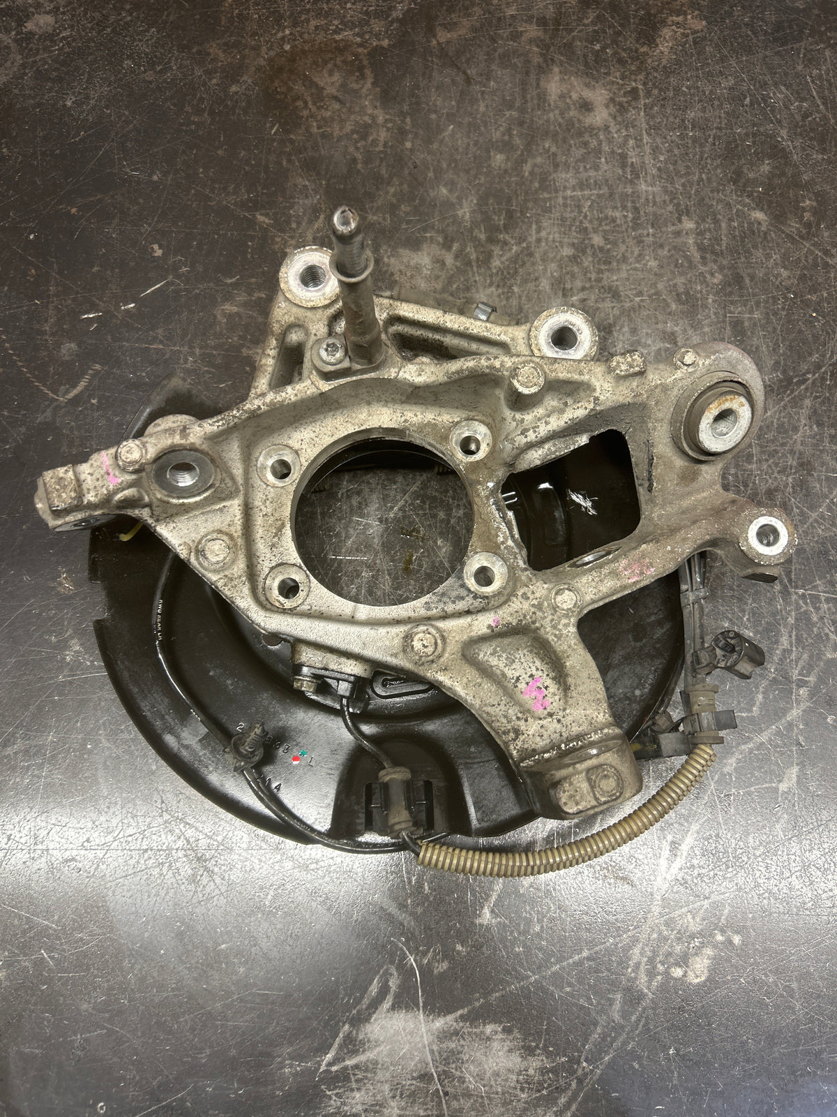 11-23 Dodge Charger/Challenger/300 SRT Right-Rear Spindle Knuckle OEM 04854463AE